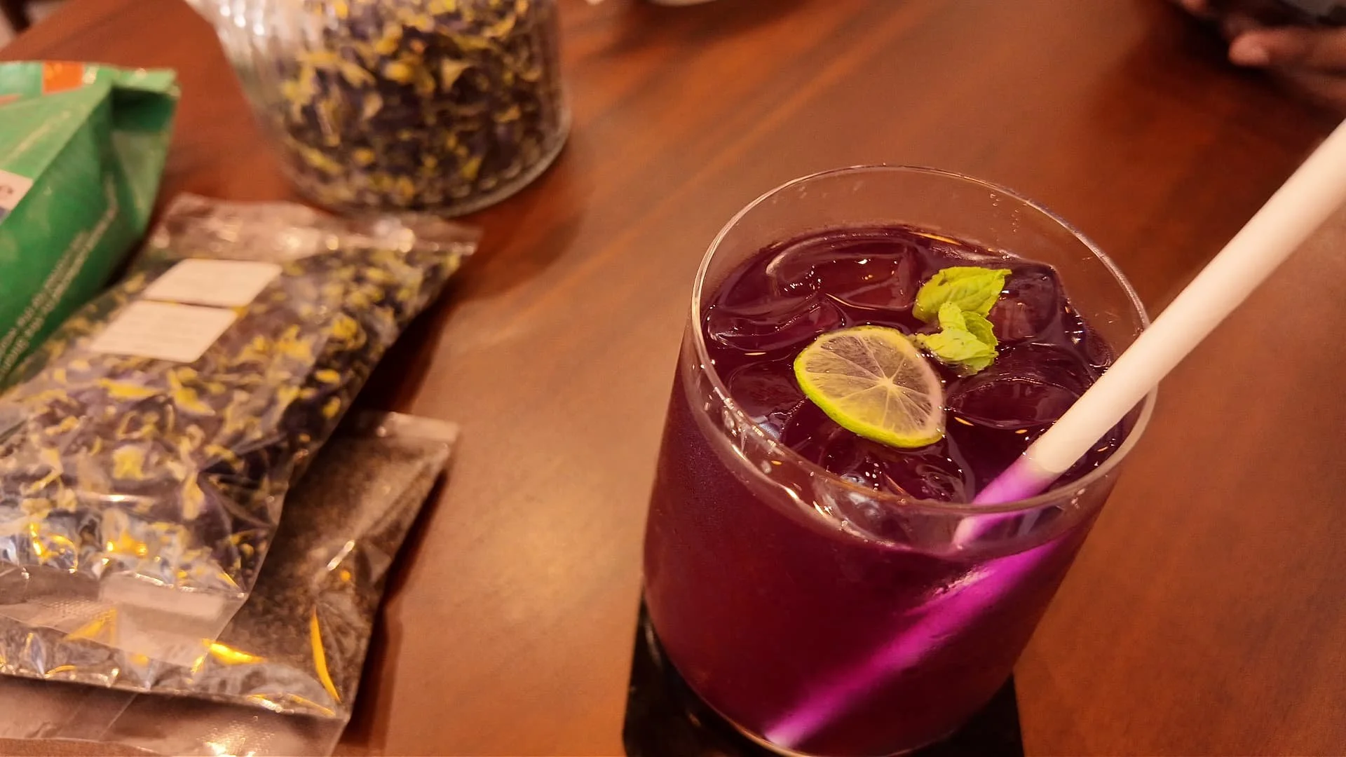 Roseland coffee roasters' ceylon kahawa cafe special sri lankan drink with butterfly pea flower lime and mint