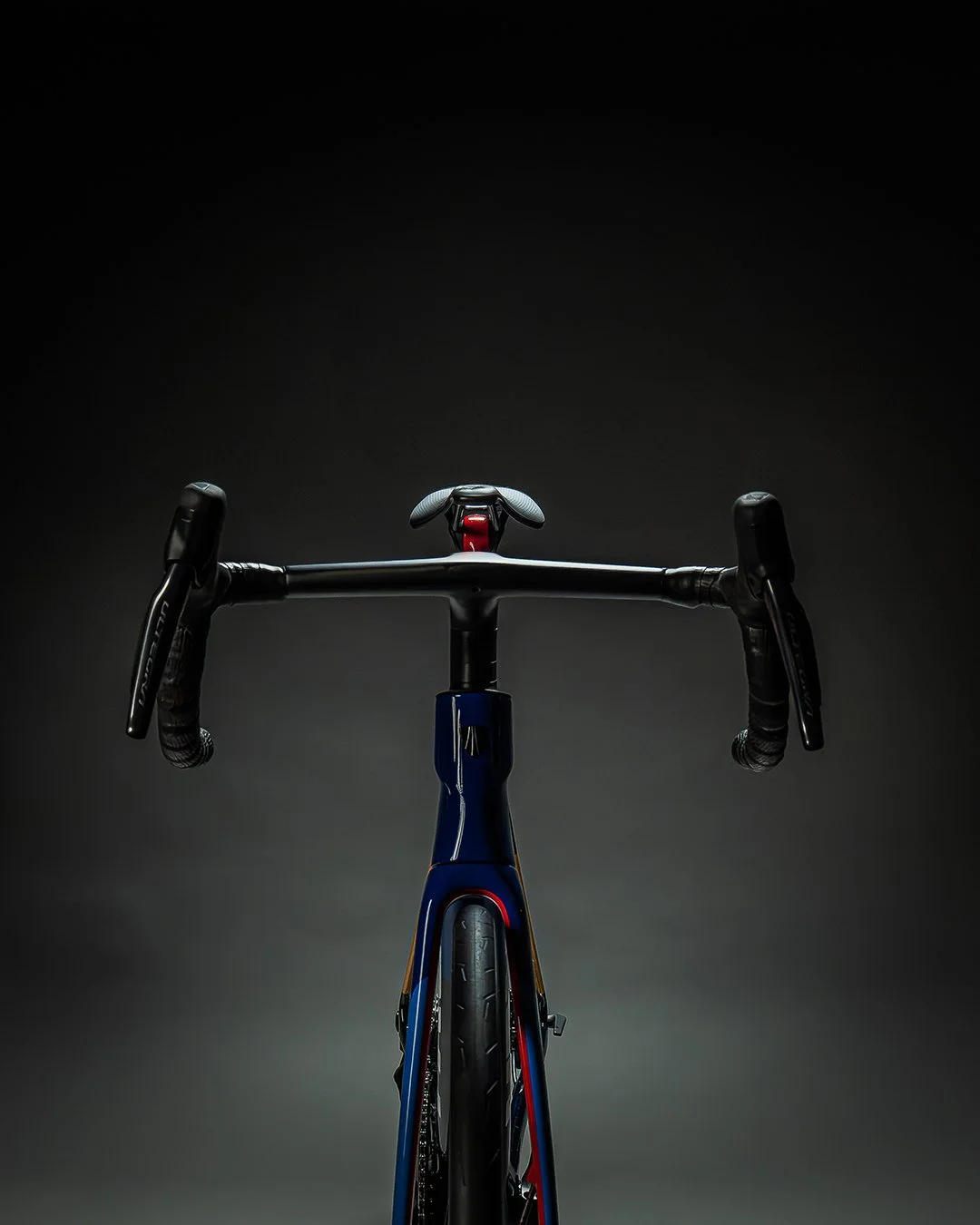 4_5 Social-Madone Gen 8_SLR 001.jpg