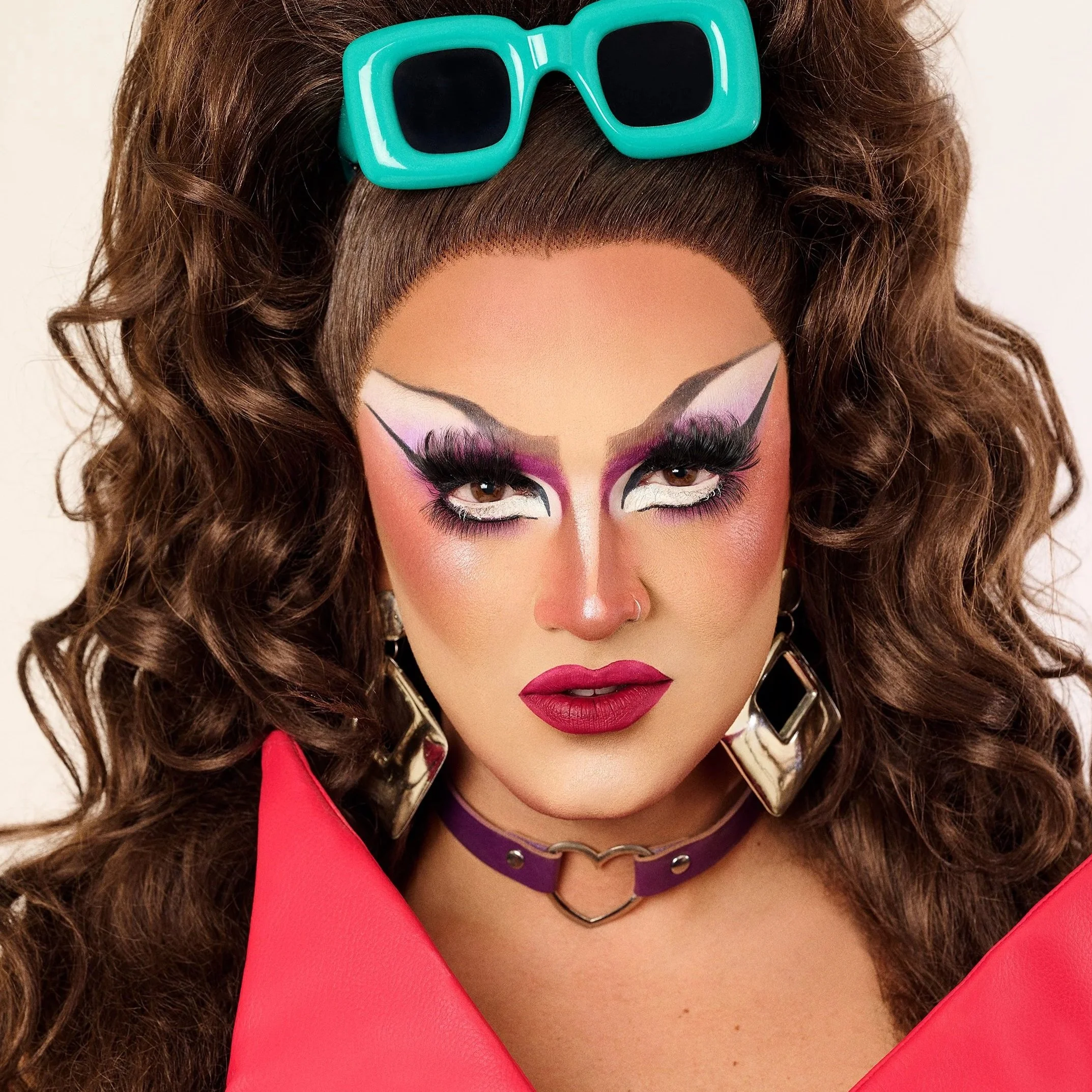 gros plan sur le visage de la drag queen Minima Gesté