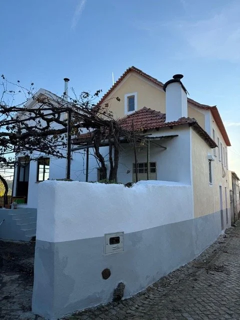 exterior view of a traditional house with a holiday apartment in central Portugal village