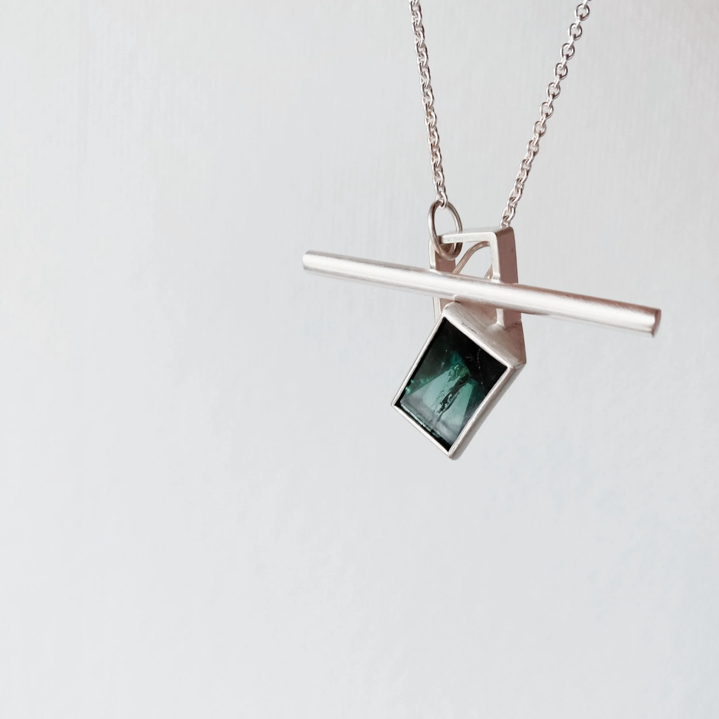 Birte-Kathrin-Toennies_Kette Knebelverschluss_Turmalin (3).jpg