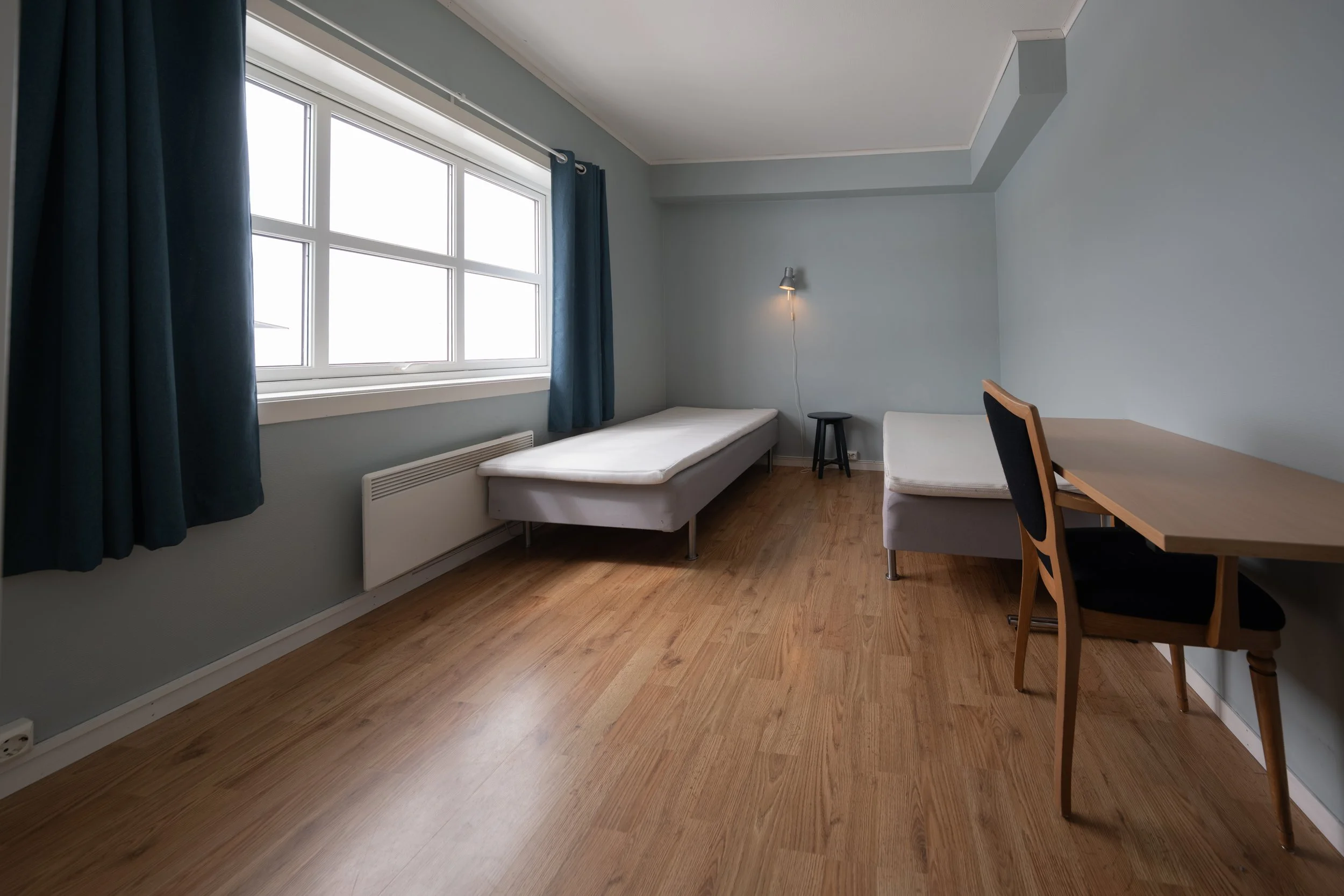 We welcome couples & friends in shared rooms.