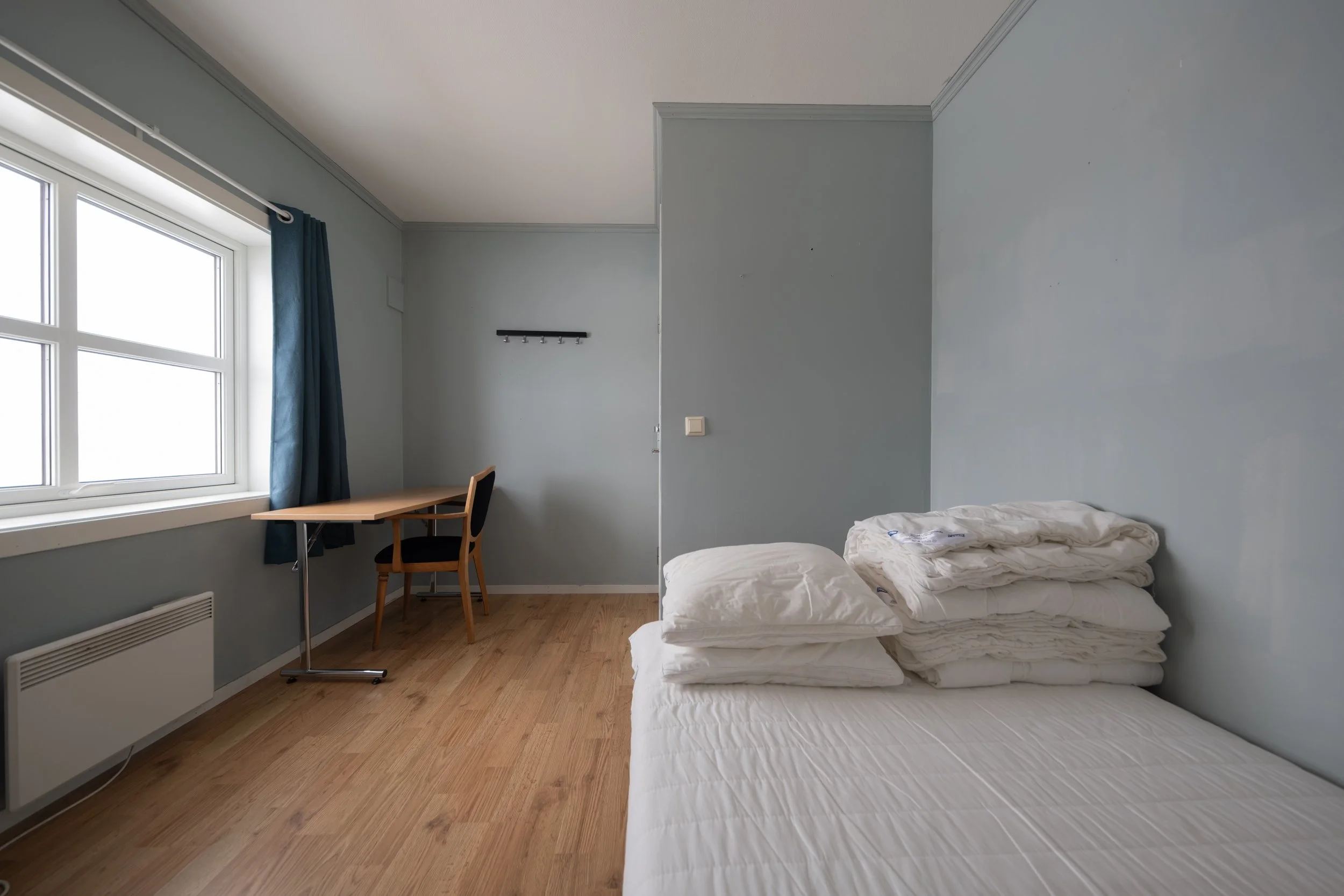 Linens & towels are provided by the hotel