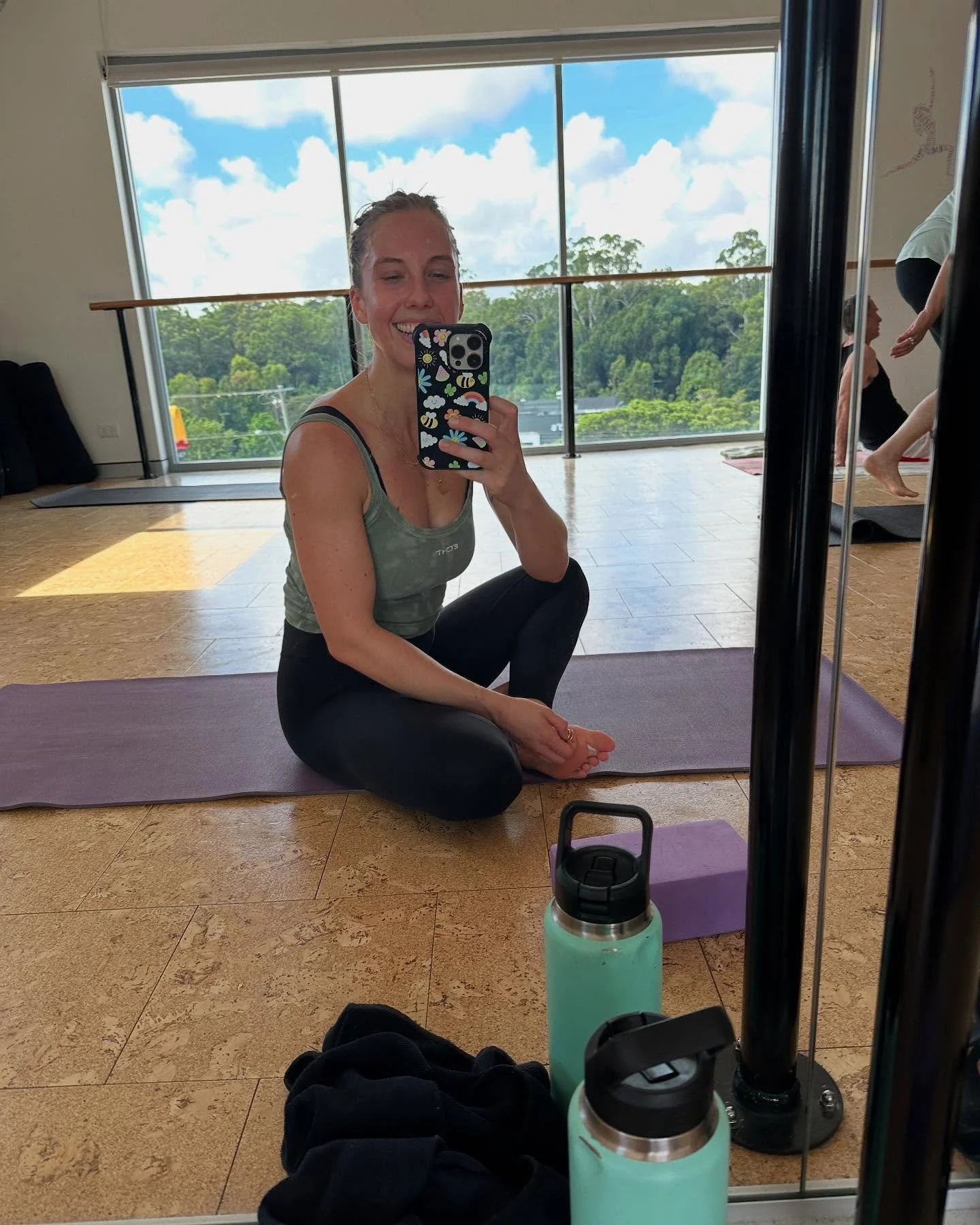 And in the blink of an eye, 2 months of 2025 are DONE. 🤯 

Bye bye February and bye bye Summer, thanks for all the sunshine, family time, yoga, food, laughs, new opportunities, baby milestones and overall good times. 

#health #plantbasedfood #fitfa