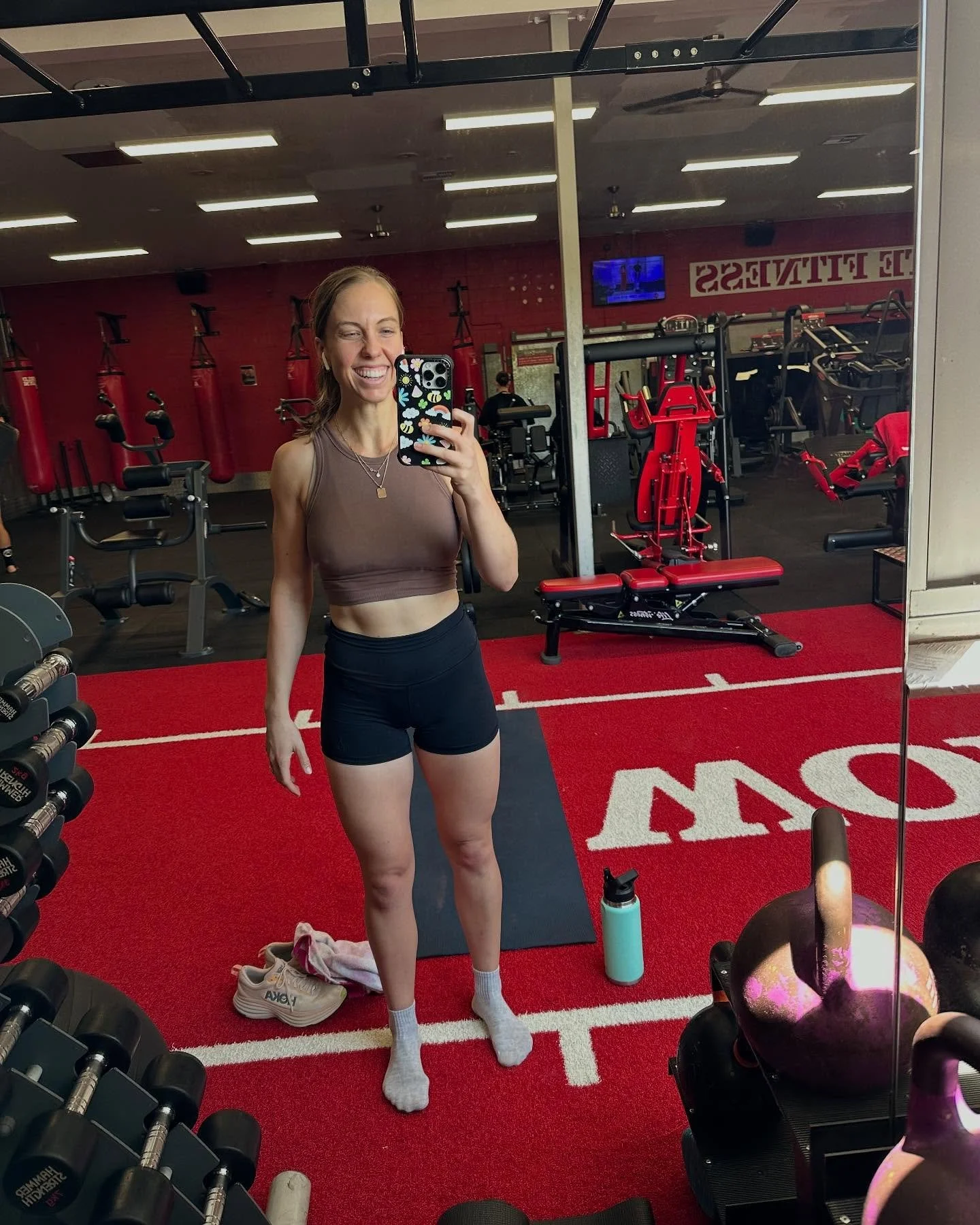 6 months PP // Ready to pop 🫧 

In no way is this a *bounce back* post or a post to draw comparisons to yourself with 🙅&zwj;♀️

This post is about highlighting the AMAZING things our bodies do for us and to build even more respect for ourselves no 