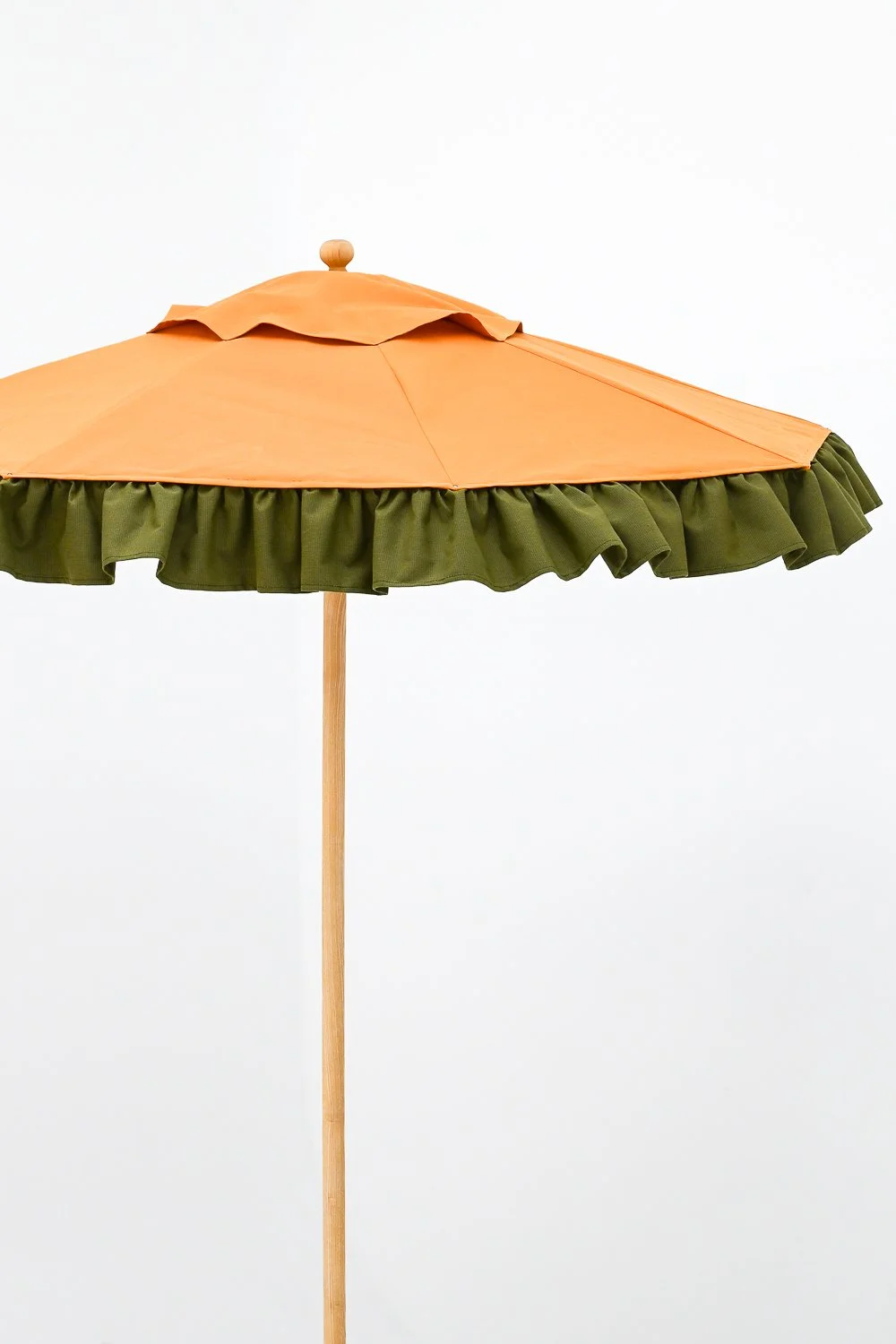 Moderner Sonnenschirm für den Balkon