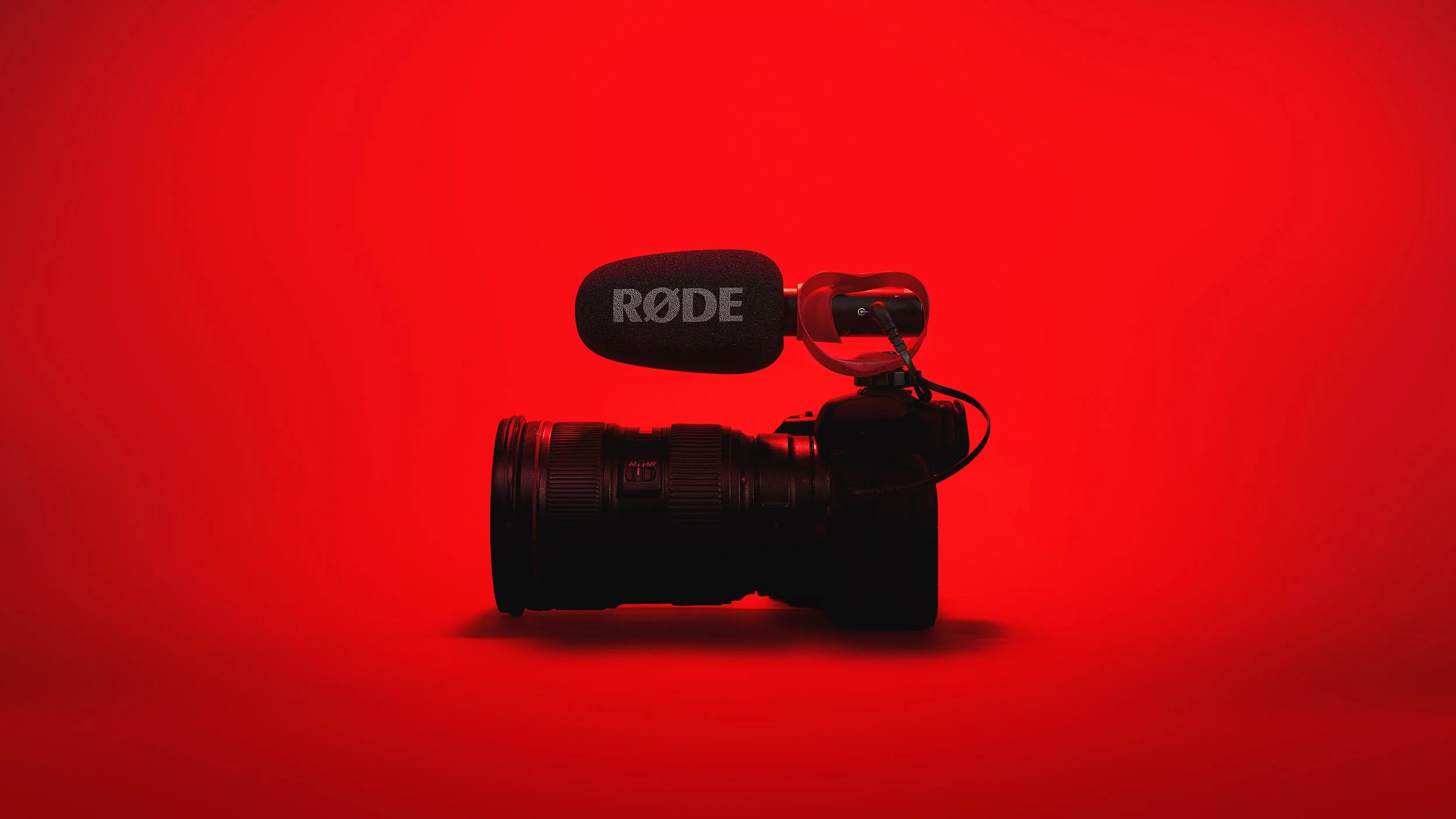 rode-videomic-red-banner-8192x4609-rgb.jpg