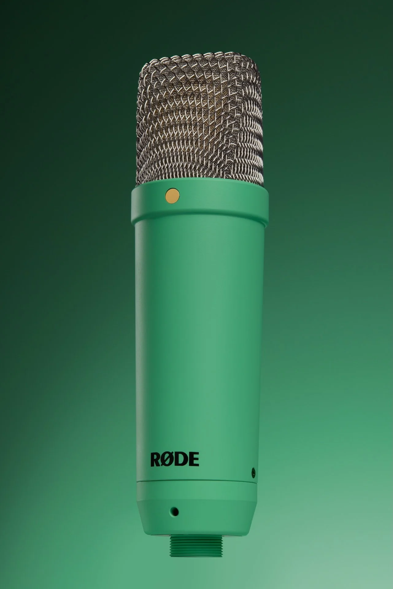 rode-nt1-signature-series-hero-mint-5464x8192-rgb.jpg