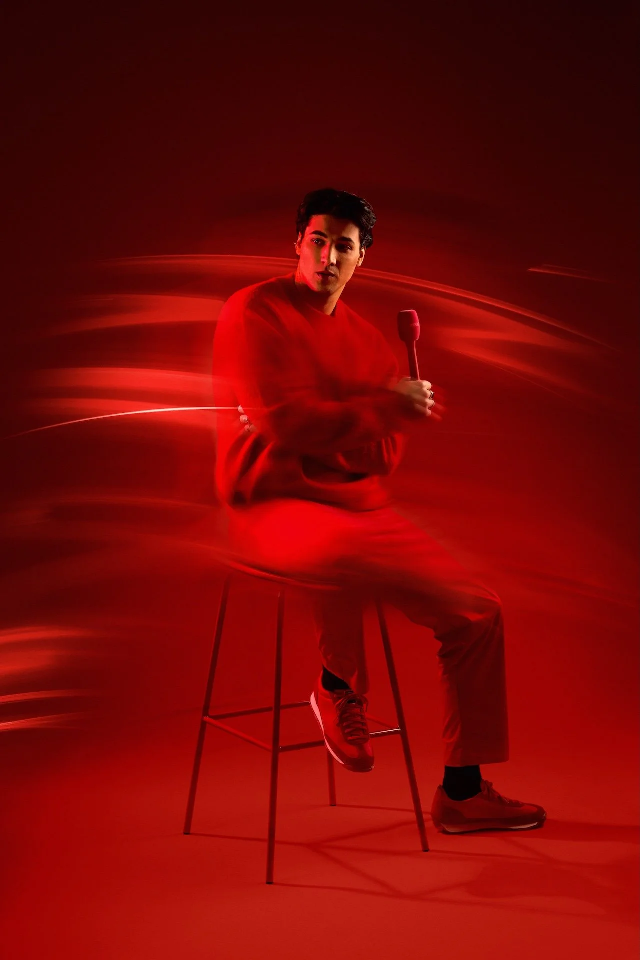 rode-interview-micro-colours-campaign-red-1-5464x8192-rgb.jpg