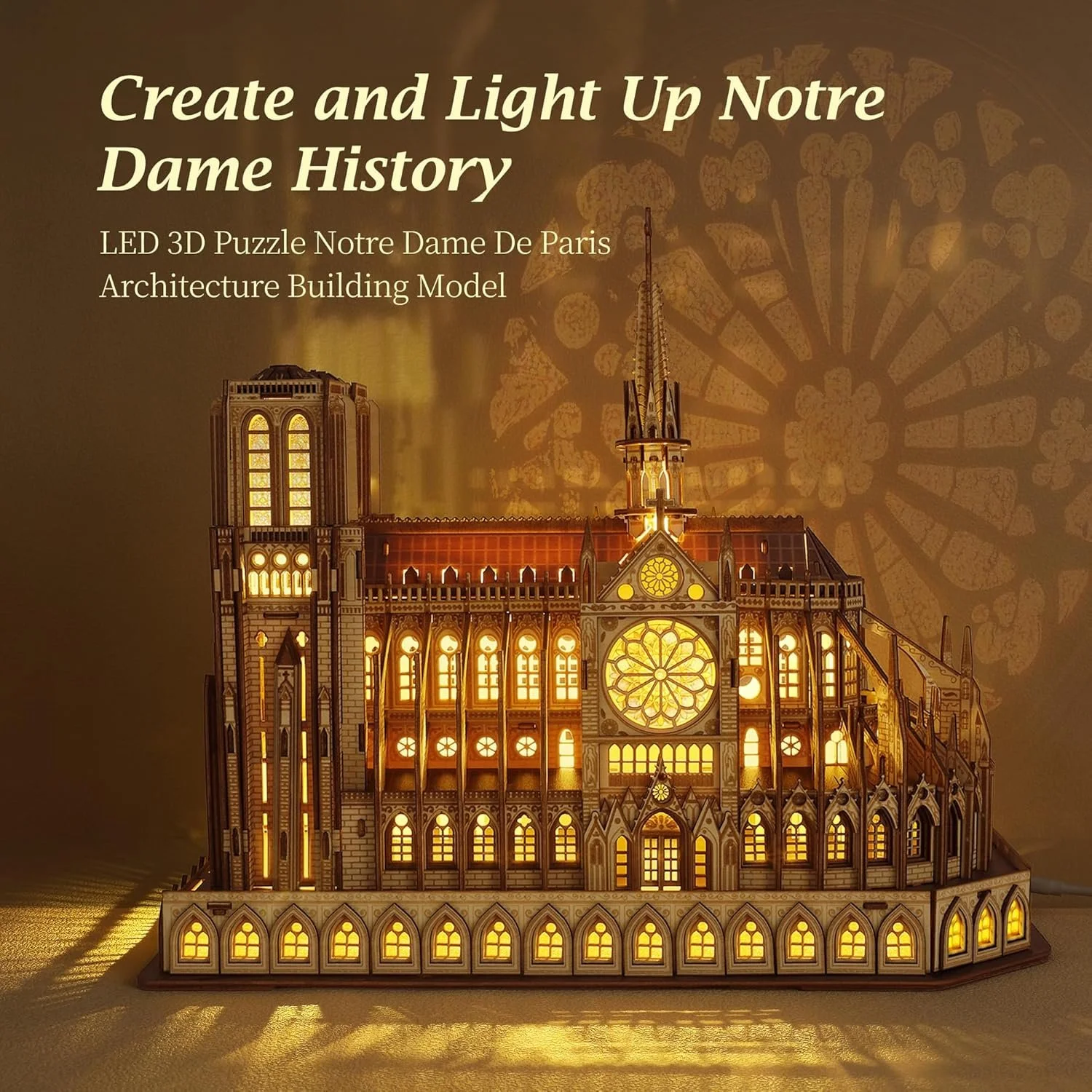 Een verlichte 3D-puzzel van de Notre Dame kathedraal in Parijs met een achtergrond van een roosvenster patroon.