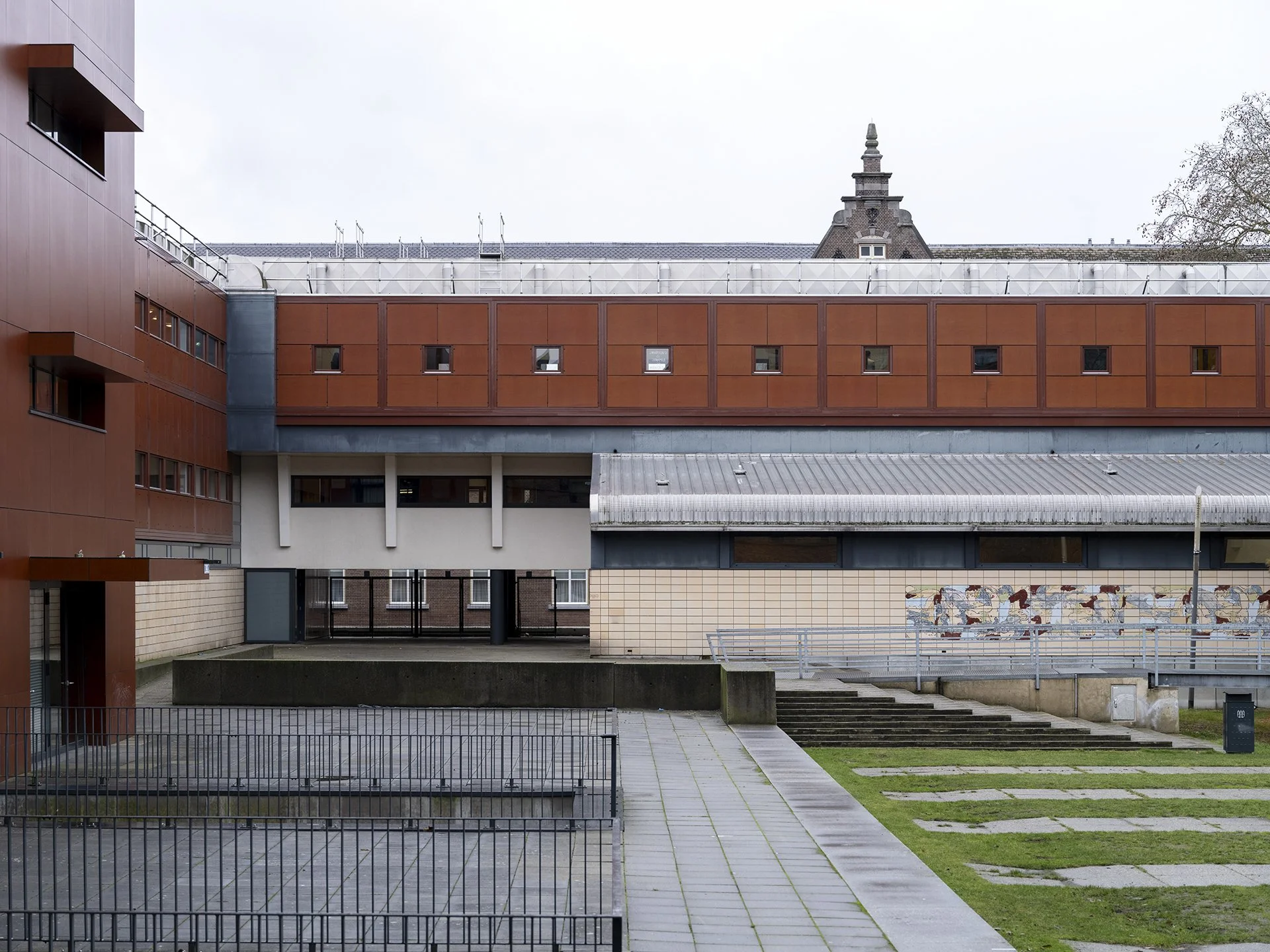 059_DSF7718_Building_Inner courtyard.jpg