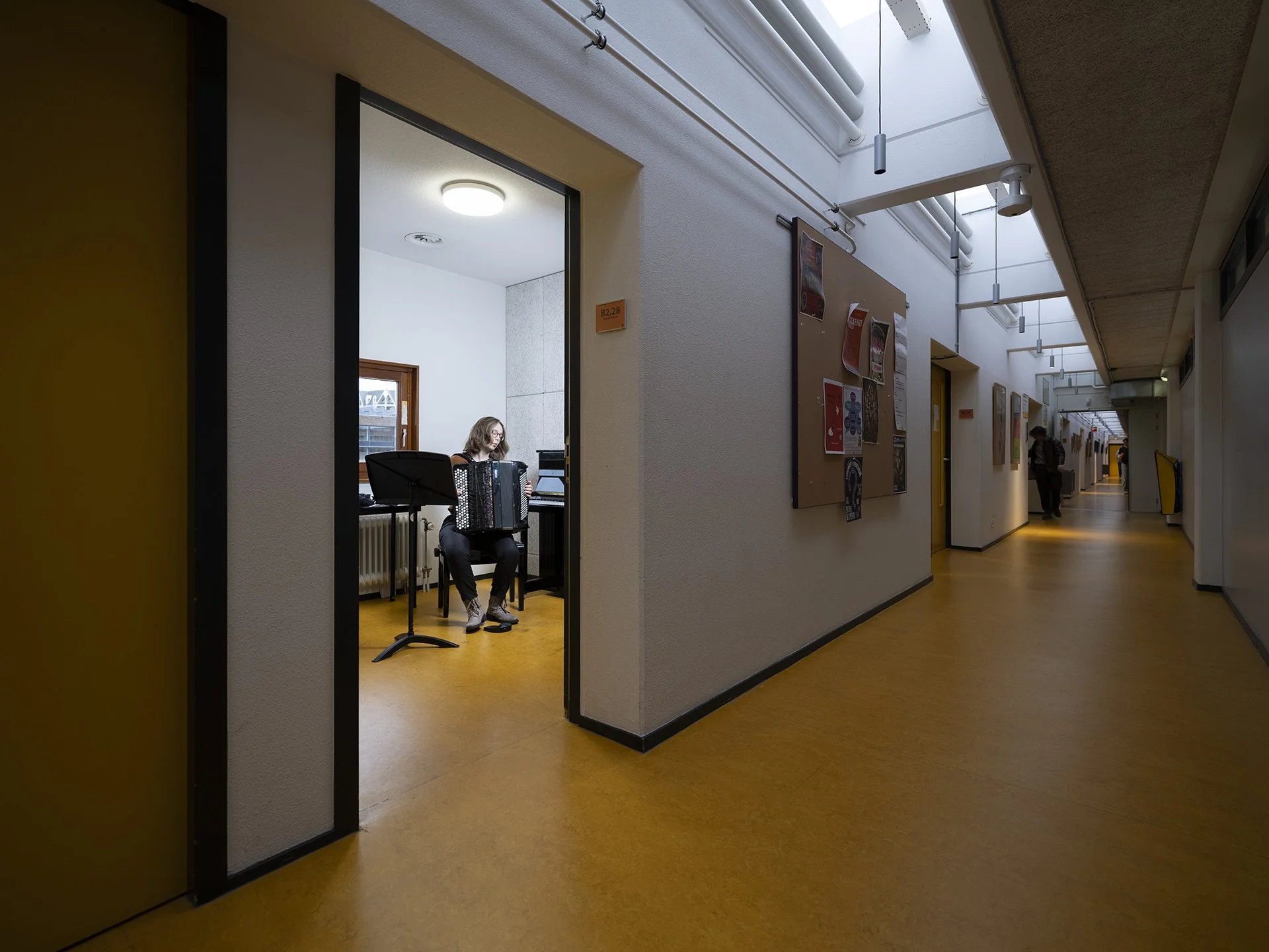 077_DSF7541_Daily life_Accordion practice.jpg