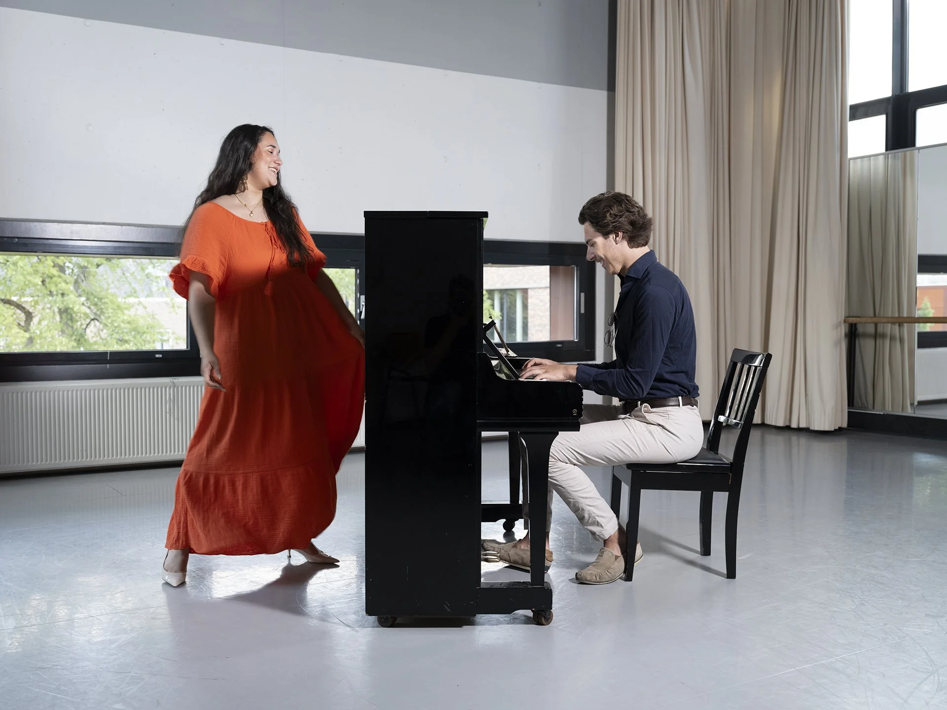 024_DSF2801_Daily life_Singer and pianist.jpg