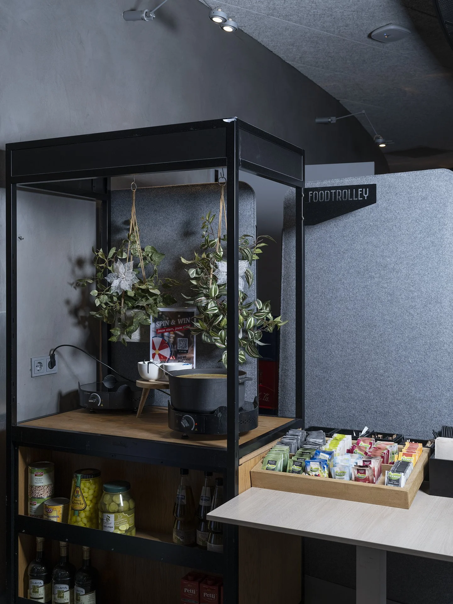 056_DSF7572_Still life_Food trolley.jpg