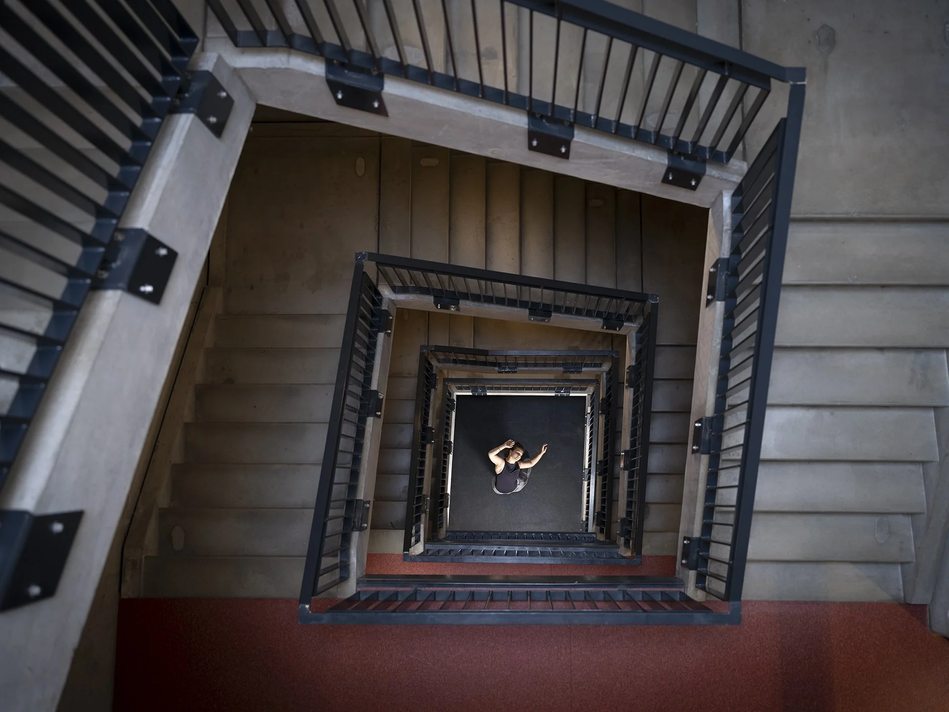 088_DSF2700_Daily life_Staircase.jpg