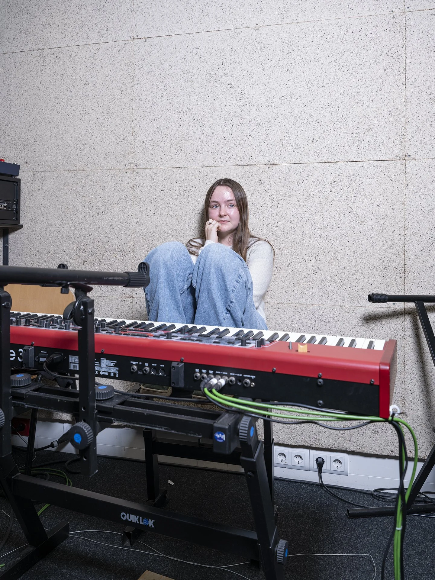 039_DSF4544_Daily life_Keyboard girl.jpg