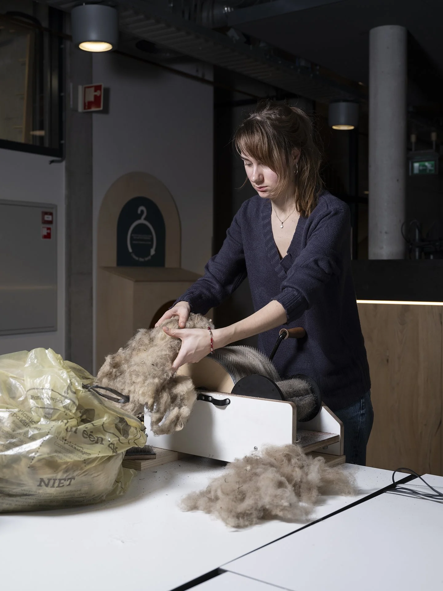 123_DSF7335_Daily life_working with wool.jpg