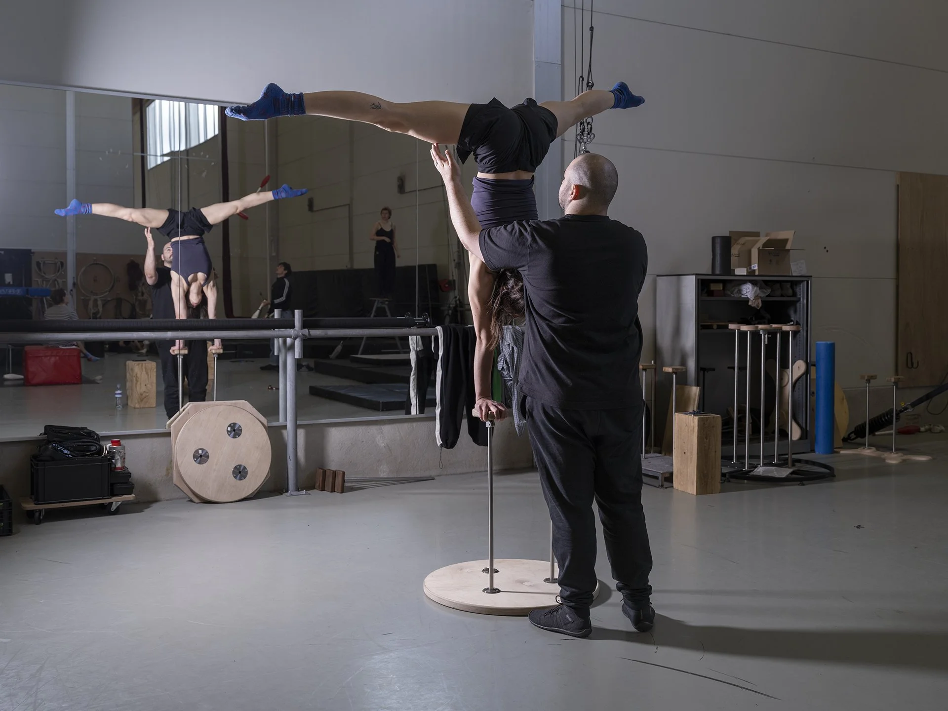 029_DSF0547_Daily life_Handstand split.jpg