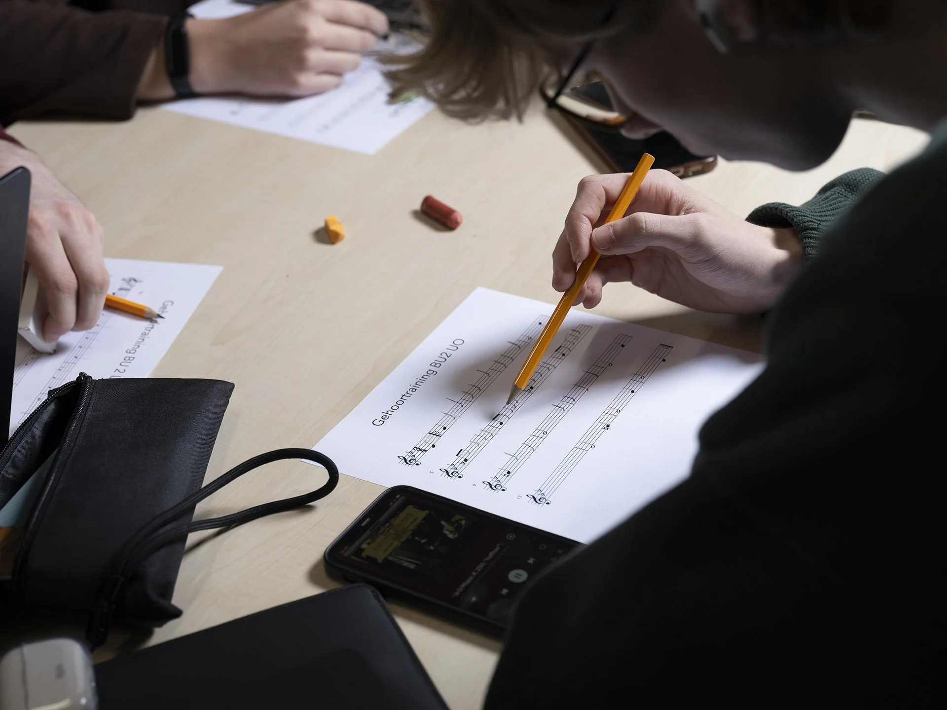 092_DSF6171_Daily life_Ear training.jpg