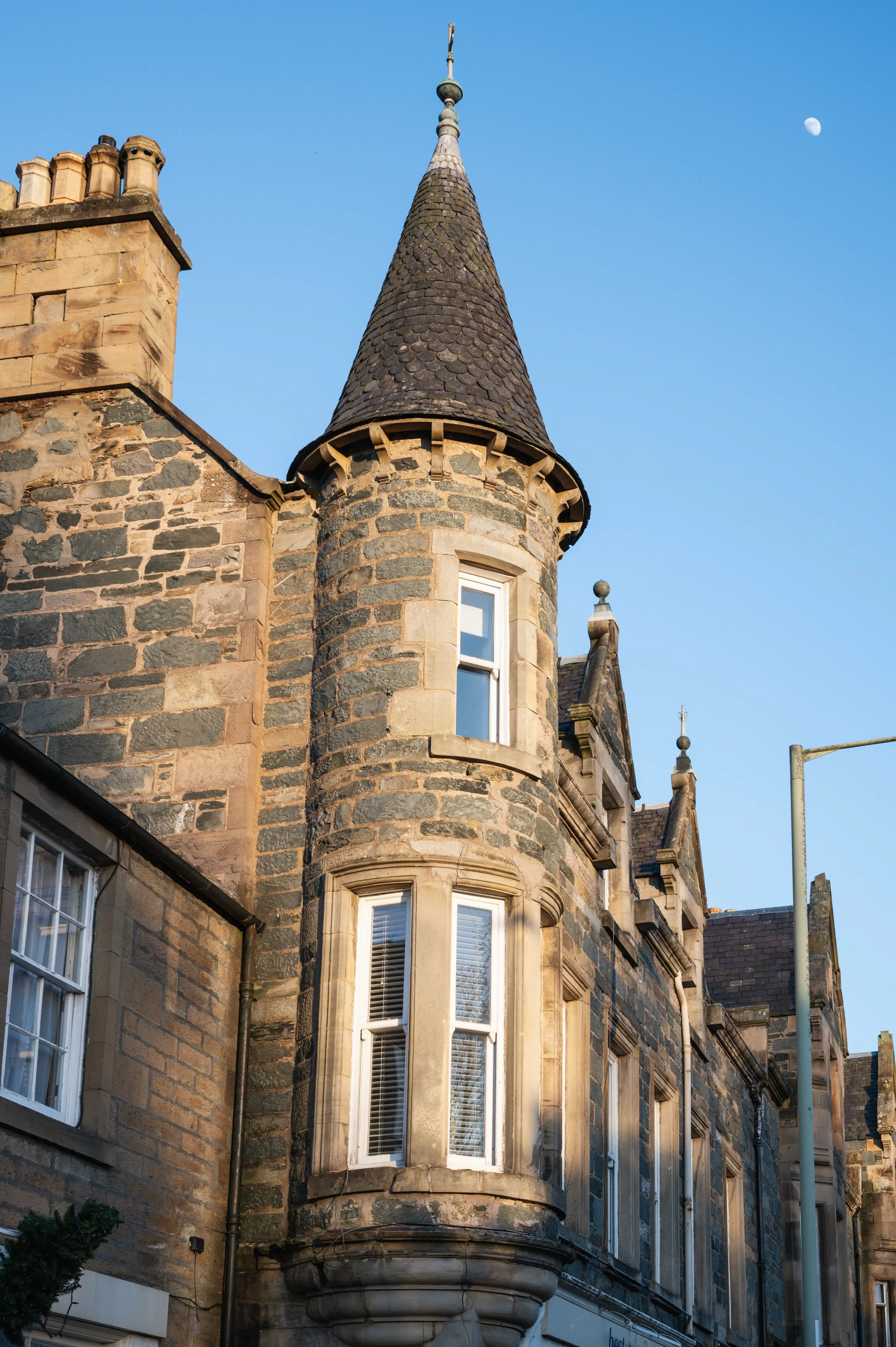 Two-bedroom self-catering apartment interior, Birnam, Dunkeld outside view livingroom and bedroom.jpg
