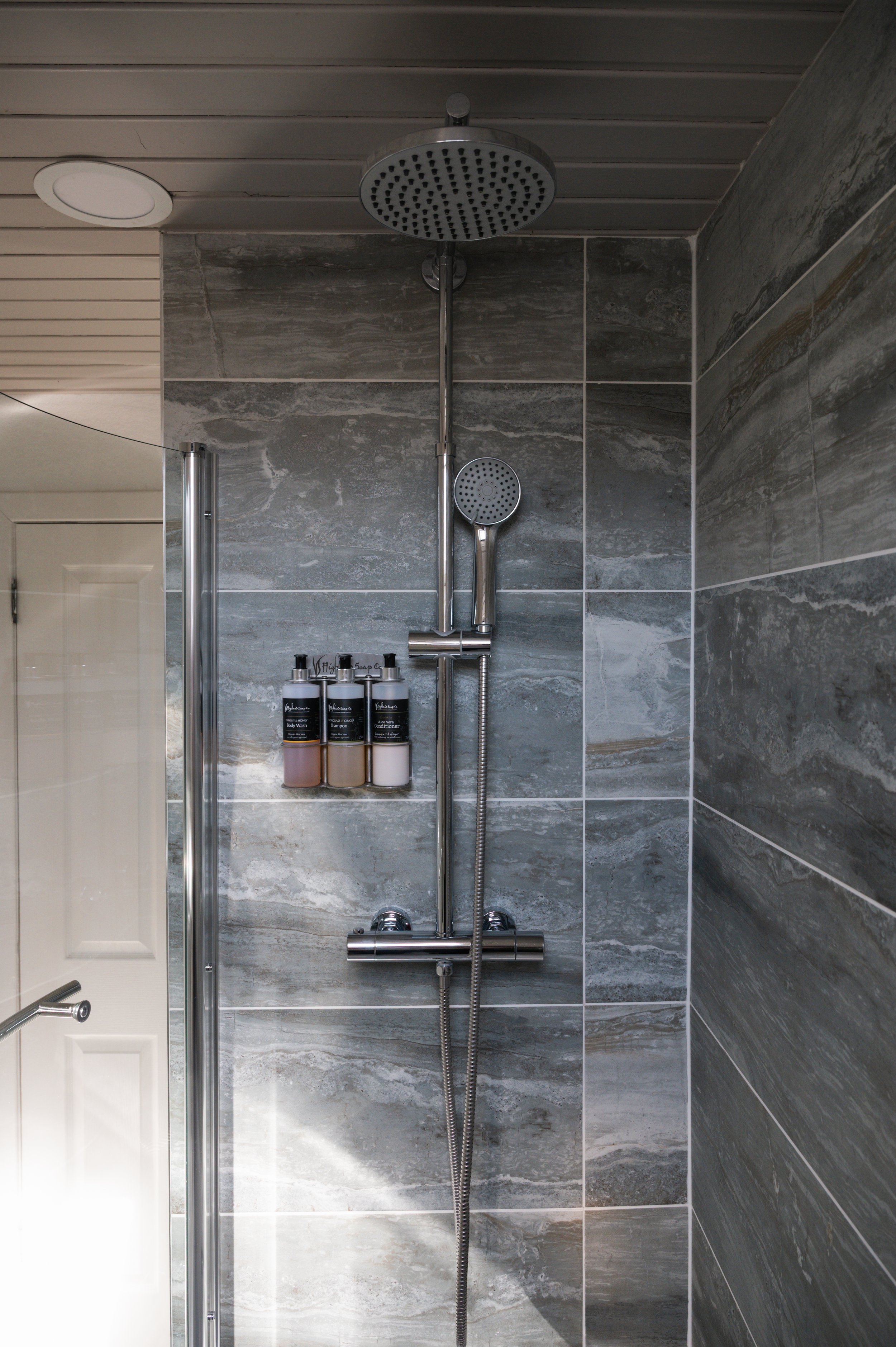 Two-bedroom self-catering apartment interior, Birnam, Dunkeld shower.jpg