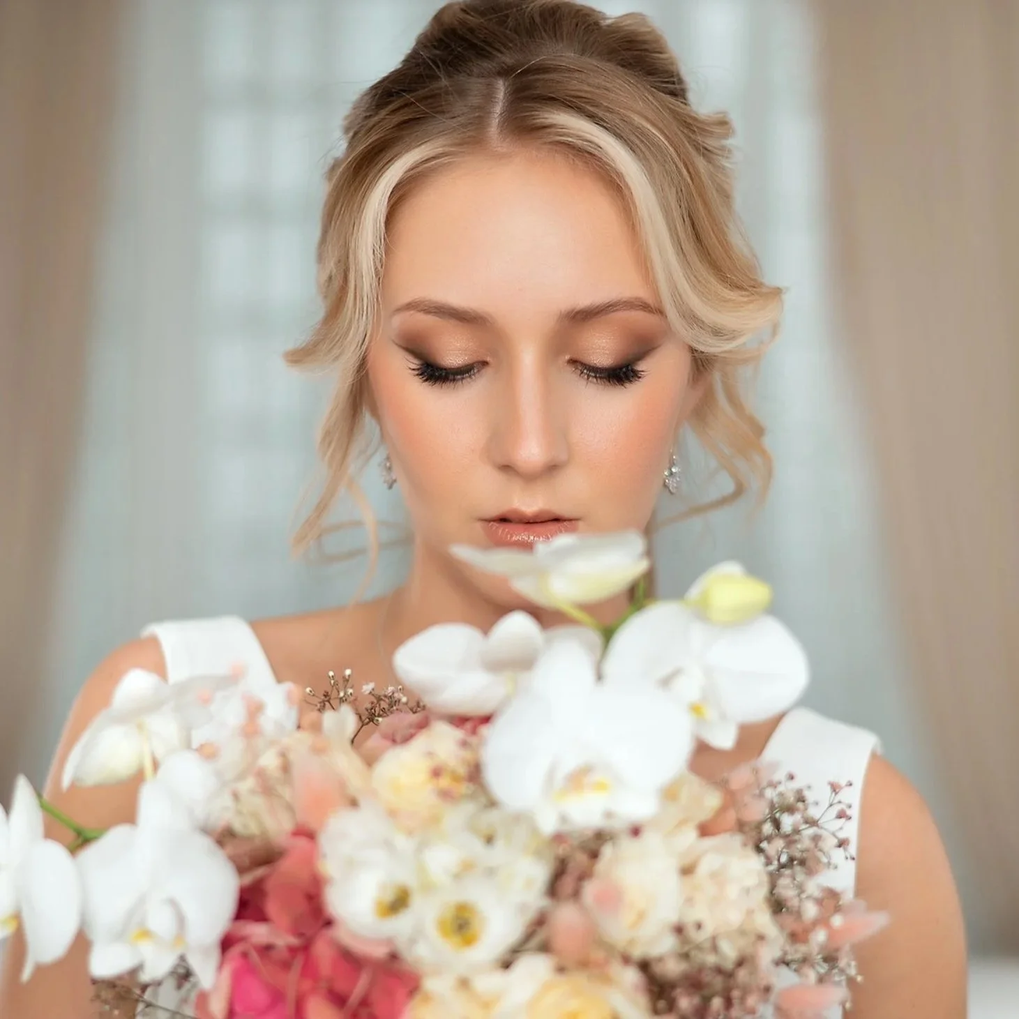 Ein makelloses Make-up auf einer individuell und optimal auf das Make-Up vorbereitete Gesichtshaut.