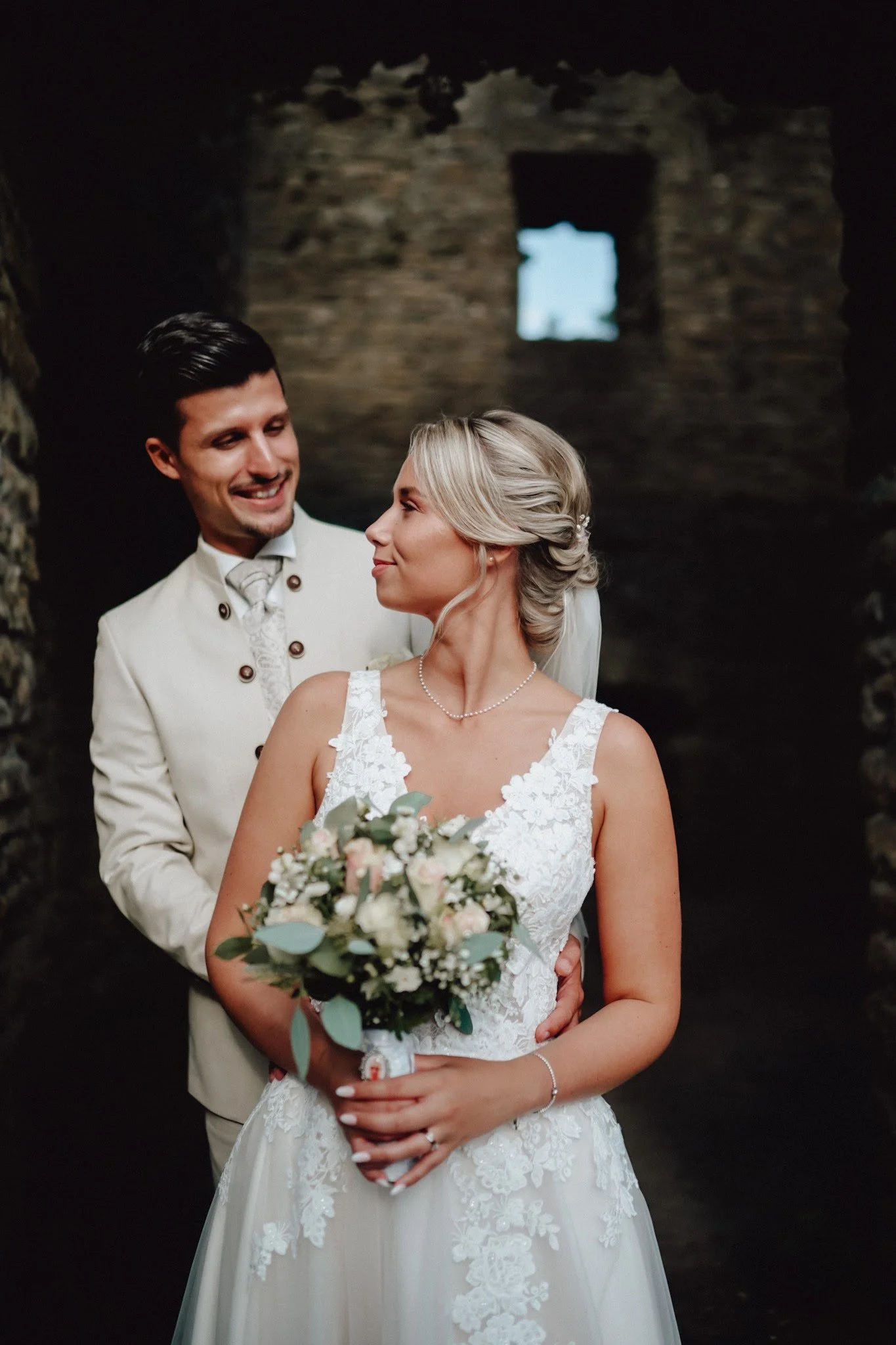 Perfekt gestylt, selbstbewusst und glücklich, so sind unsere Bräute von der Bridal Academy