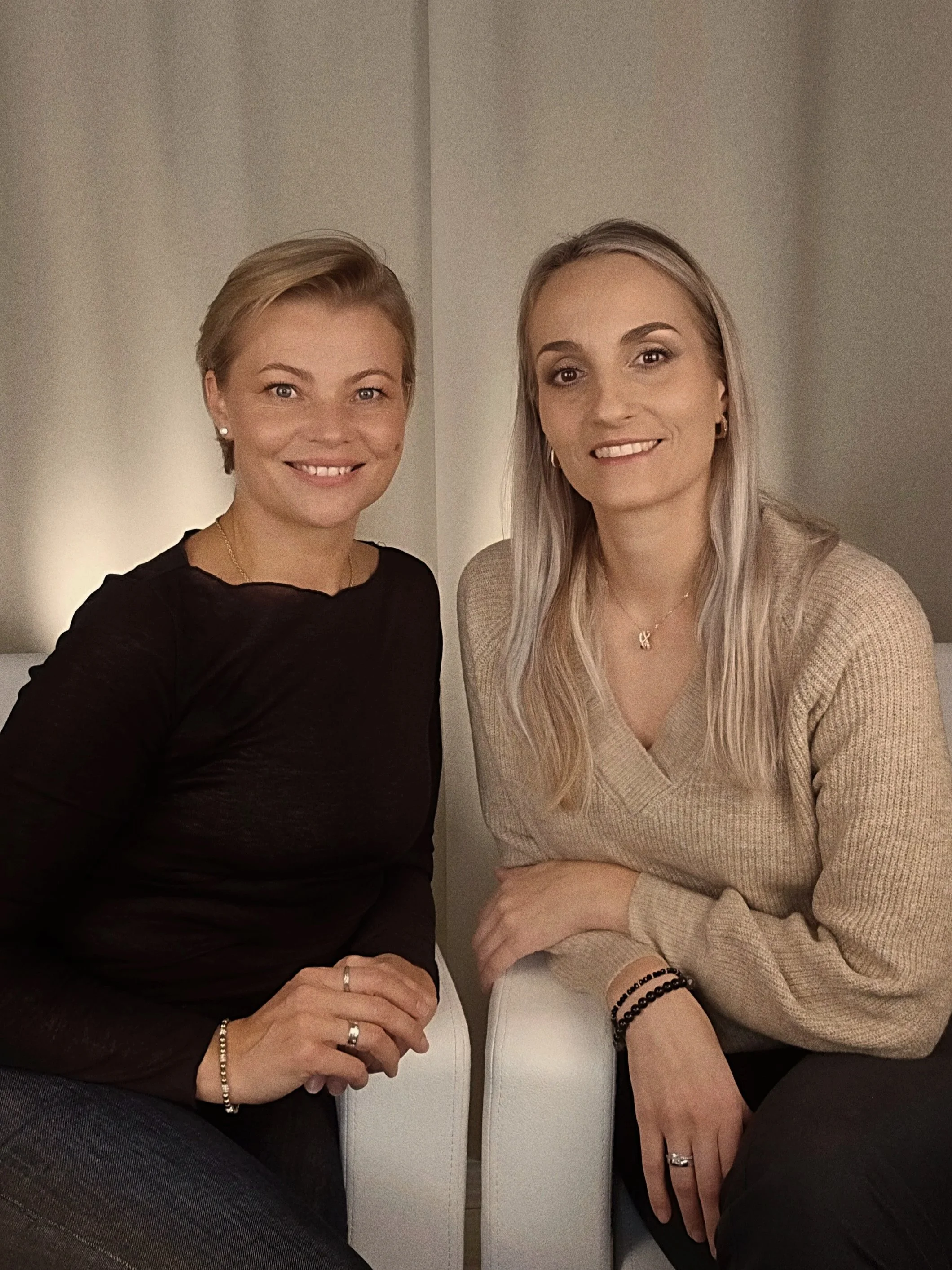 Frauenpower in der Bridal Academy Wetter an der Ruhr, qualifizierte Brautstylistinen, erfahrene Friseurmeisterin und Make-Up Artist, zertifizierte Kosmetikerin