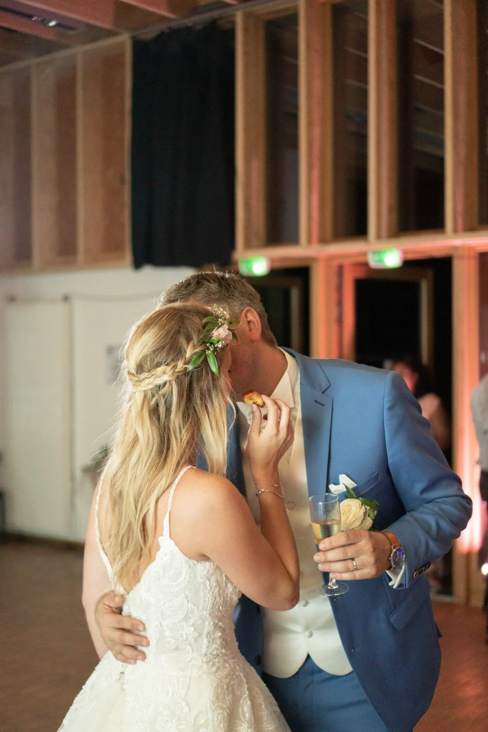 Première danse des jeunes mariés. Par Viviane Eyer, Photographe de Mariage dans le Grand Est