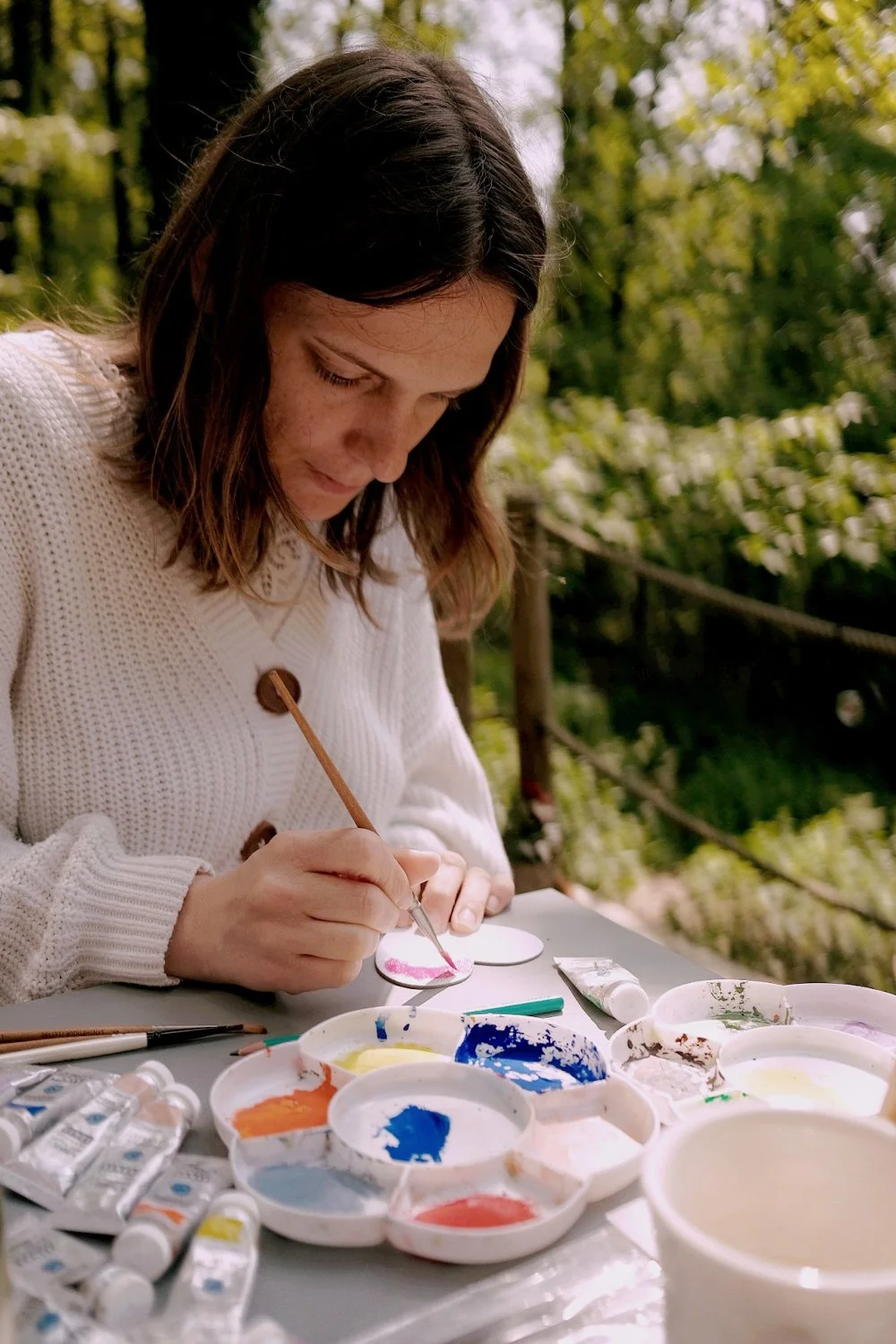 Portrait d'une illustratrice. Par Viviane Eyer, Photographe de Famille dans le Grand Est
