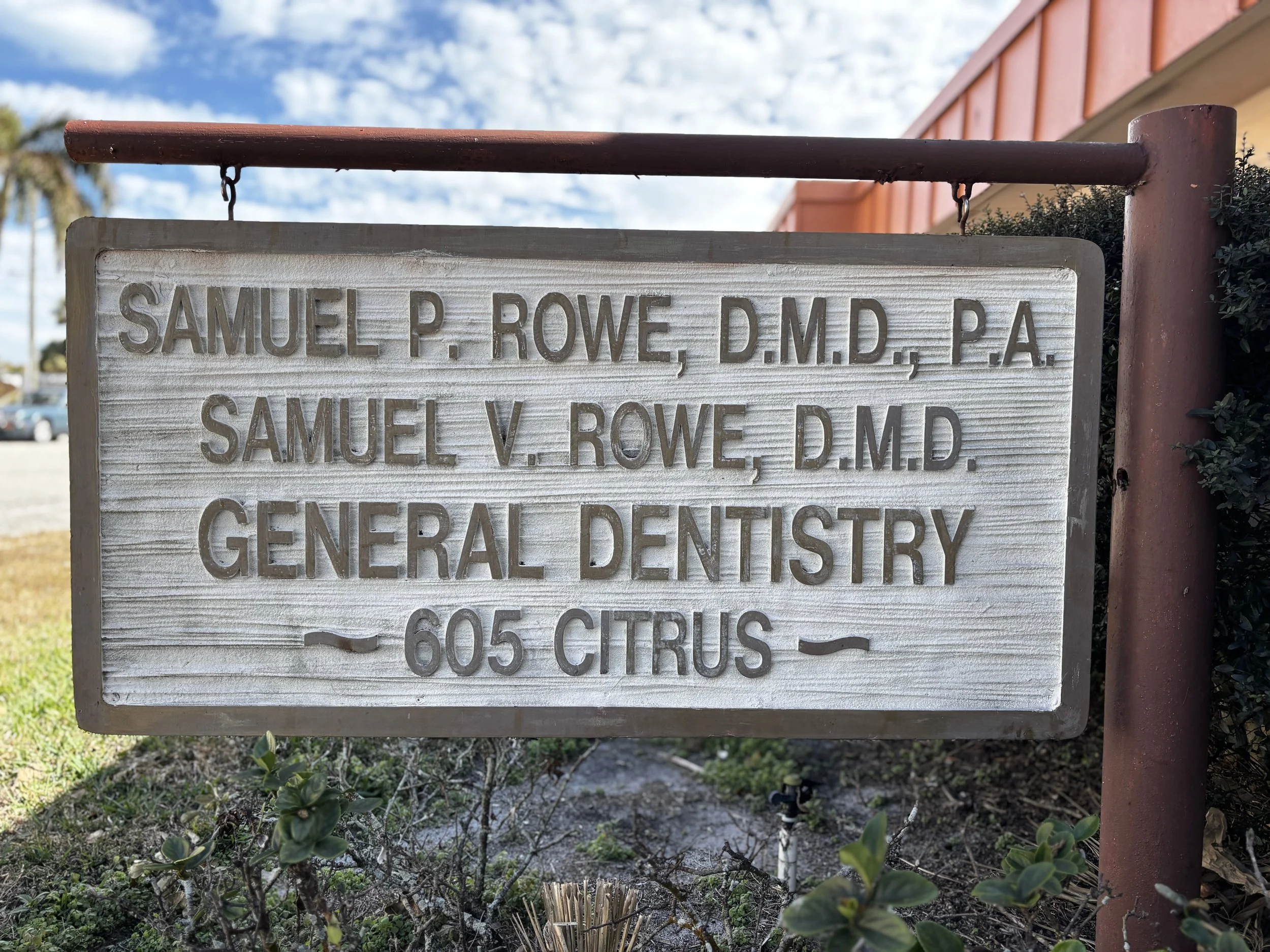 Sign for a dental practice with names Samuel P. Rowe, D.M.D., P.A., and Samuel V. Rowe, D.M.D., located at 605 Citrus.