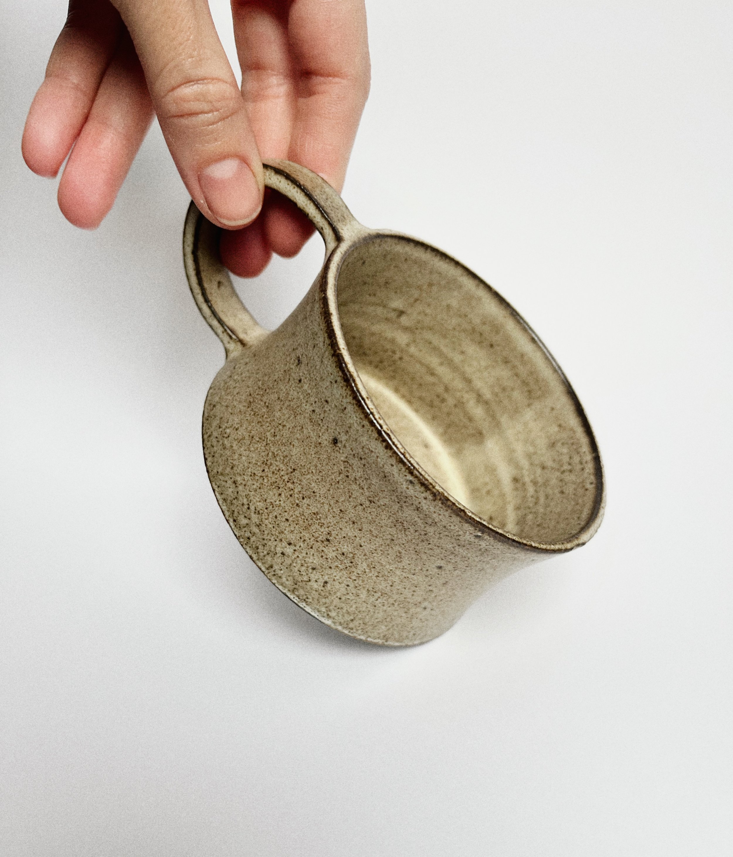 Wide curved mug in Cotton