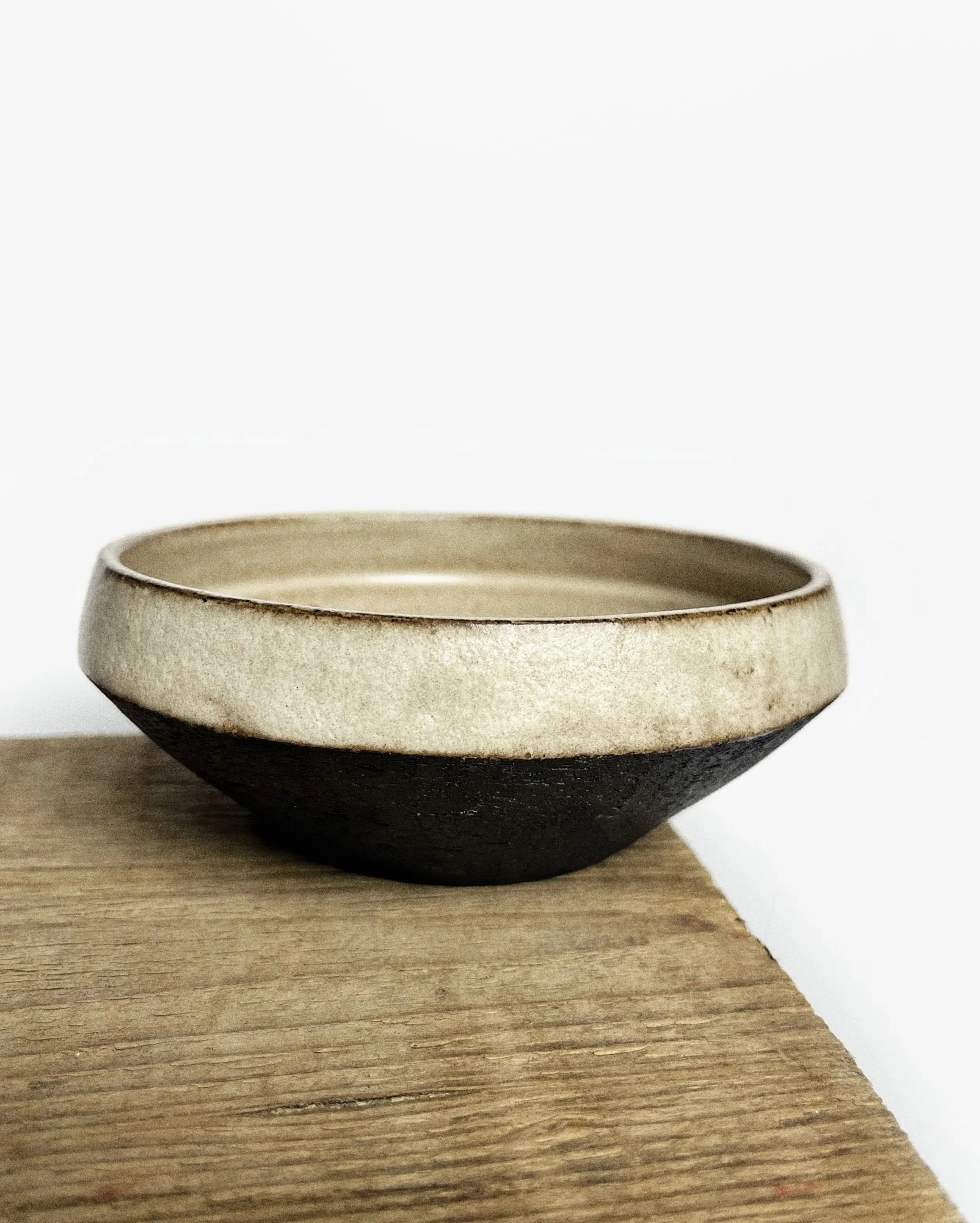 Small Angular bowl in Satin Cream