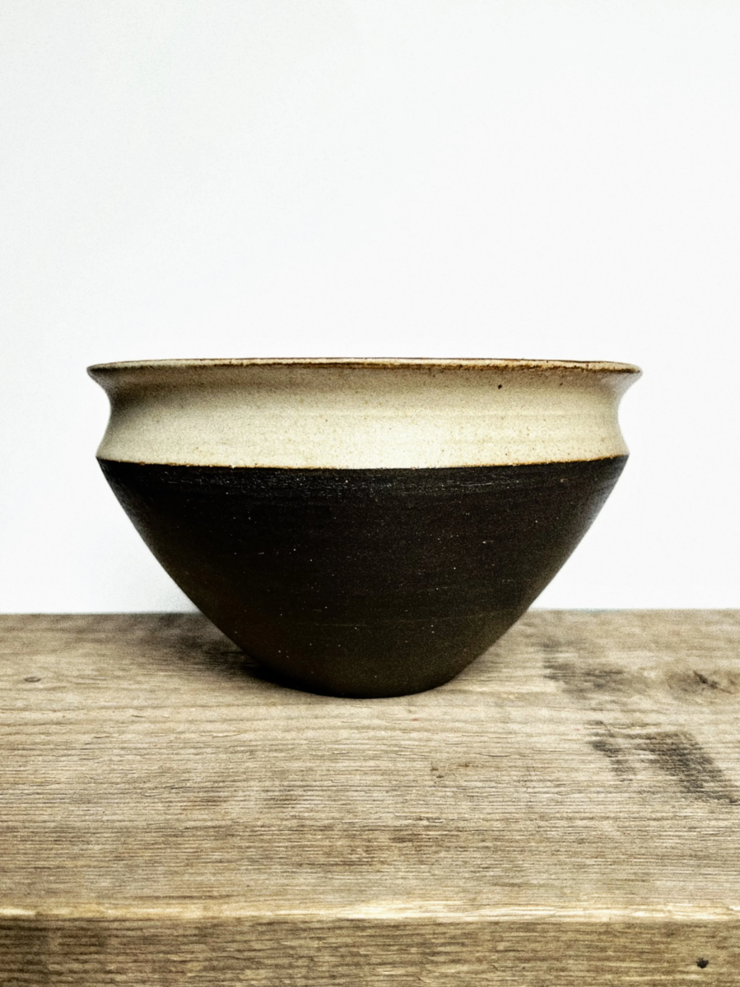 Curved rim Bowl in Satin Cream