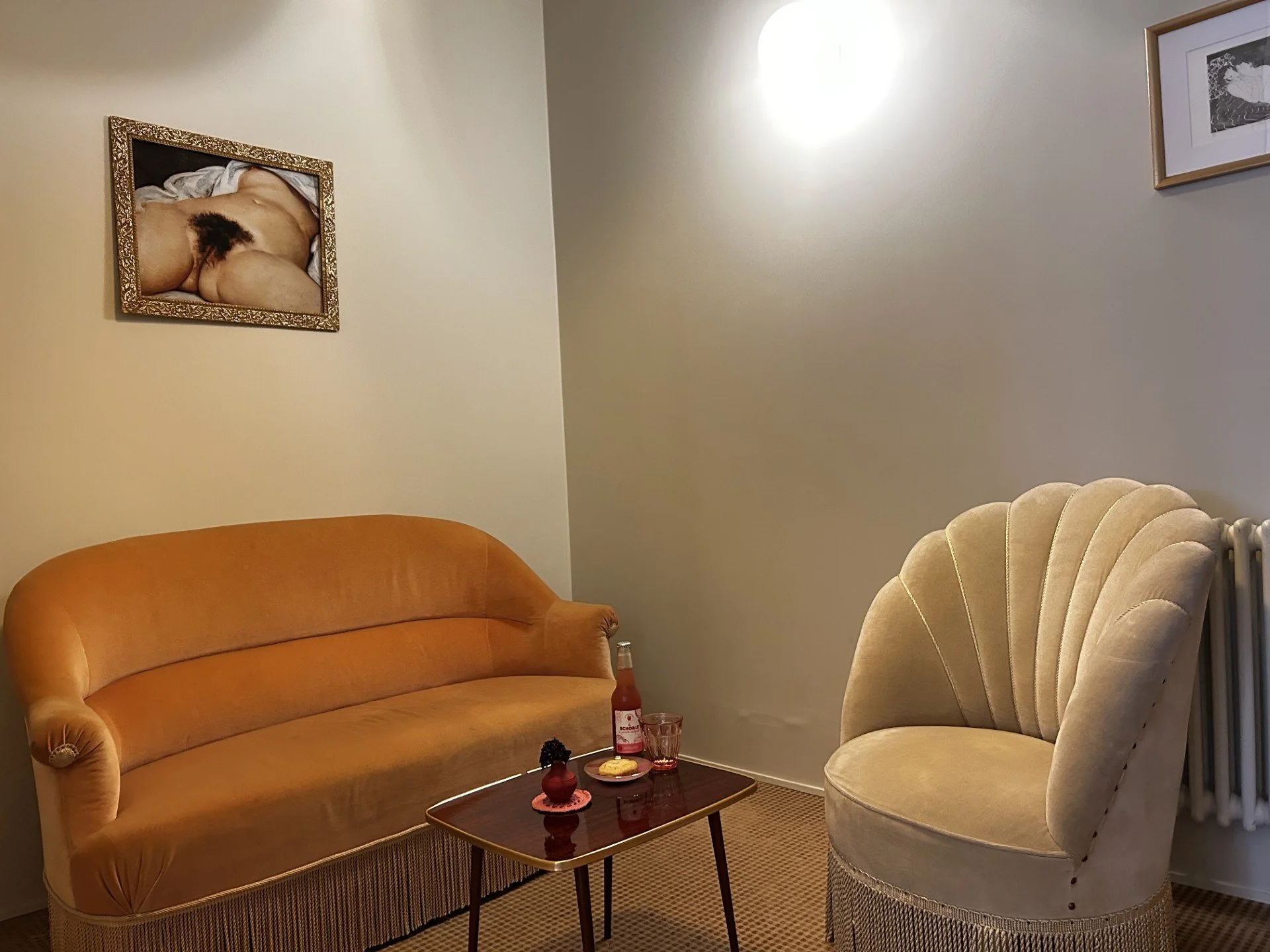 salle du fond table a manger horizontale.jpg