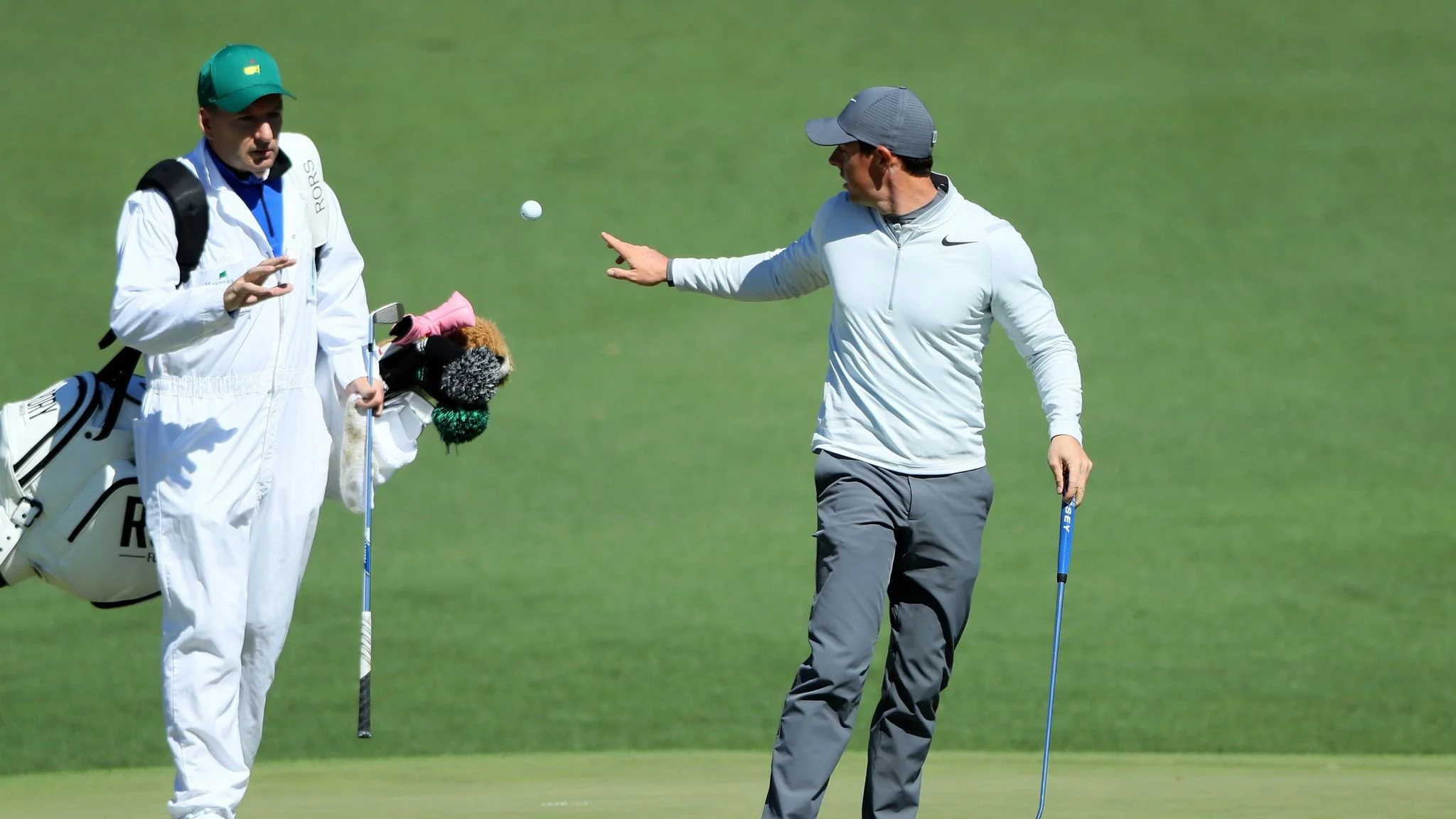Salaire d'un caddie PGA: le gars qui porte le sac gagne plus que tu penses
