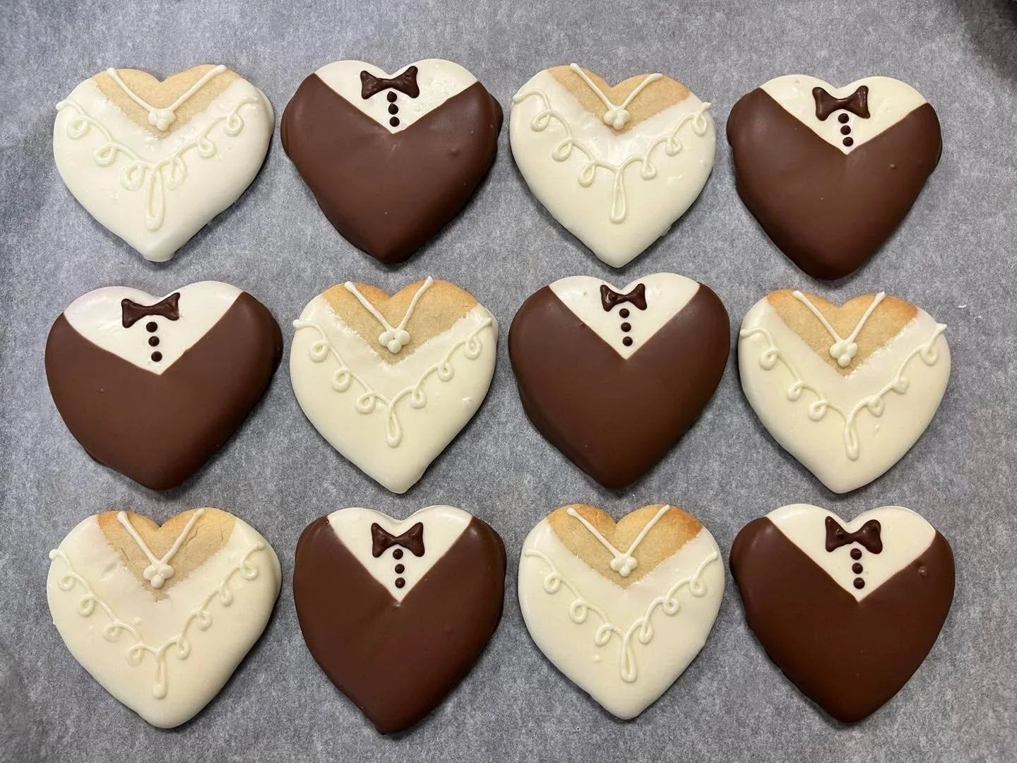 Aunt Laura&rsquo;s shortbreads will delight your wedding guests!  Call today to place your order. 
.
.
#bellbrookchocolateshoppe #bellbrookchocolates #heavenlyhanddippedchocolates #auntlaurasshortbreads #2ndstreetmarket #familybusiness #shoplocal #ce