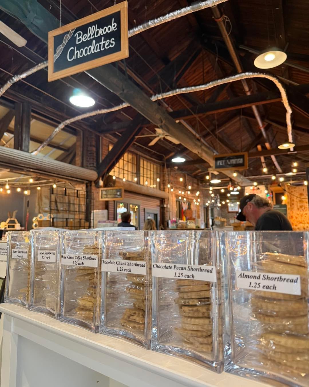 Come see us today at the 2nd Street Market!
.
.
#bellbrookchocolateshoppe #bellbrookchocolates #2ndstreetmarket #heavenlyhanddippedchocolates #auntlaurasshortbreads #familybusiness #shoplocal #centervilleohio