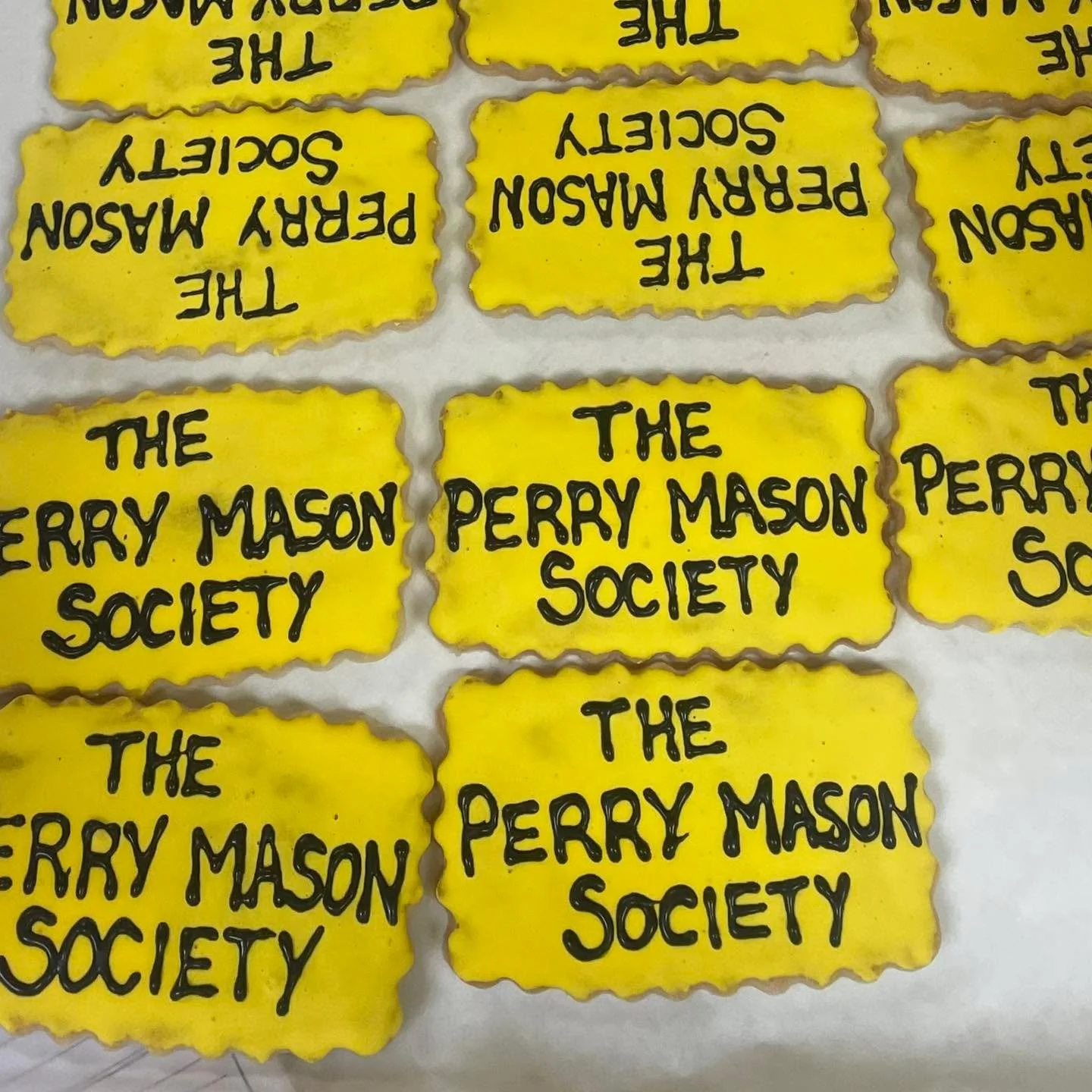 These bright and cheerful treats were made just for The Perry Mason Society&mdash;because every event deserves a sweet, personalized touch.

Have something in mind? We&rsquo;d love to bring your vision to life!
.
.
#bellbrookchocolateshoppe #bellbroo