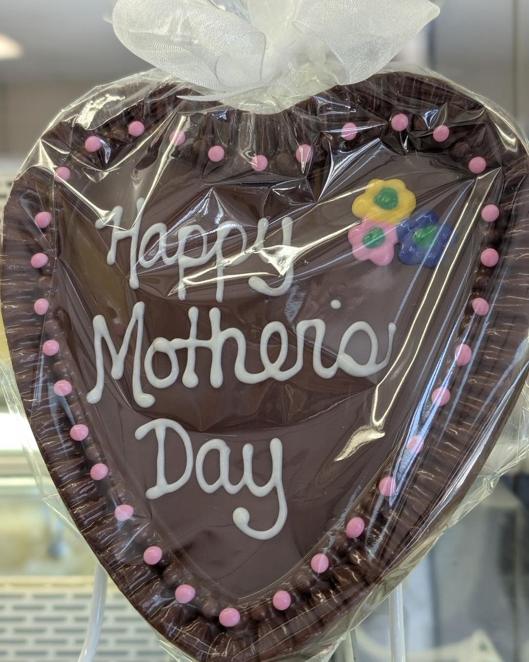 Make Mom&rsquo;s Day Extra Sweet 💕

Mother&rsquo;s Day is right around the corner, and nothing says &ldquo;I love you&rdquo; quite like Bellbrook Chocolates. Treat Mom to something as sweet and special as she is. 
.
.
#bellbrookchocolateshoppe #bell