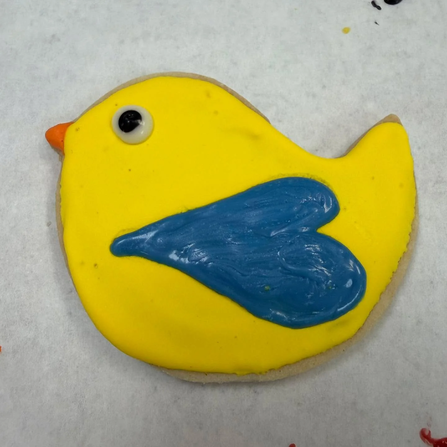How cute are these?! 🐥🌼

Aunt Laura&rsquo;s Shortbreads are bringing all the spring vibes with bright colors, sweet designs, and that classic buttery flavor everyone love
.
.
#bellbrookchocolateshoppe #bellbrookchocolates #2ndstreetmarket #heavenly