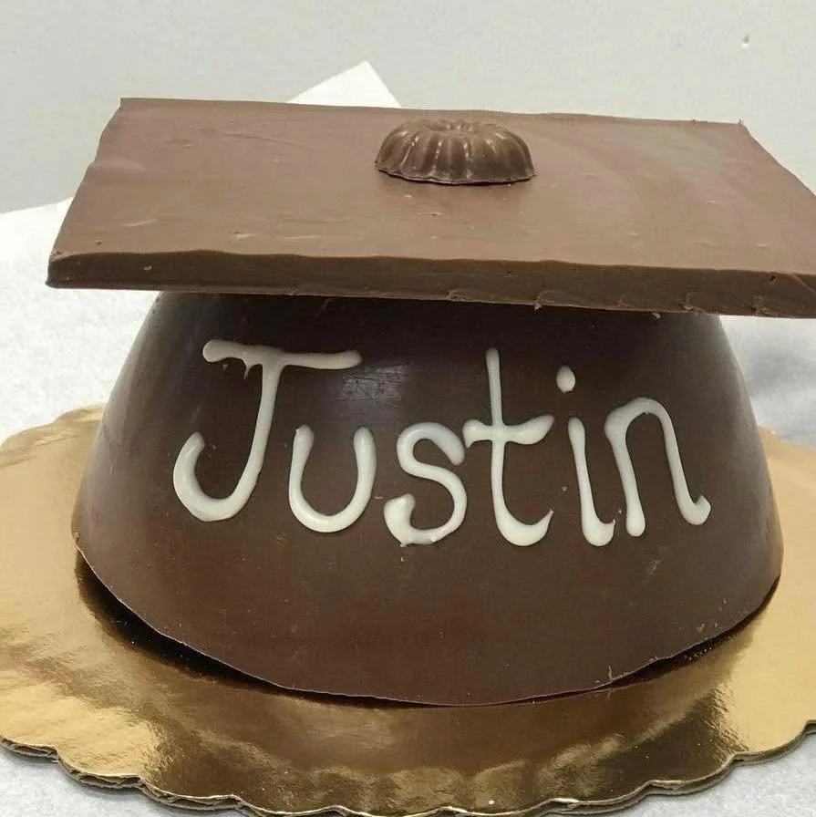 Graduation season is here!
Celebrate your grads with something sweet and memorable.

Contact us for custom chocolates made just for your special day 🧑&zwj;🎓 
.
.
#bellbrookchocolateshoppe #bellbrookchocolates #heavenlyhanddippedchocolates #auntlaur