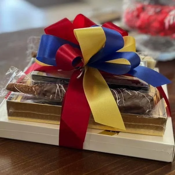 Bellbrook Chocolates make the perfect gift for every occasion! 
.
.
#bellbrookchocolateshoppe #bellbrookchocolates #heavenlyhanddippedchocolates #auntlaurasshortbreads #2ndstreetmarket #familybusiness #shoplocal #centervilleohio  #takealookatcrosspoi