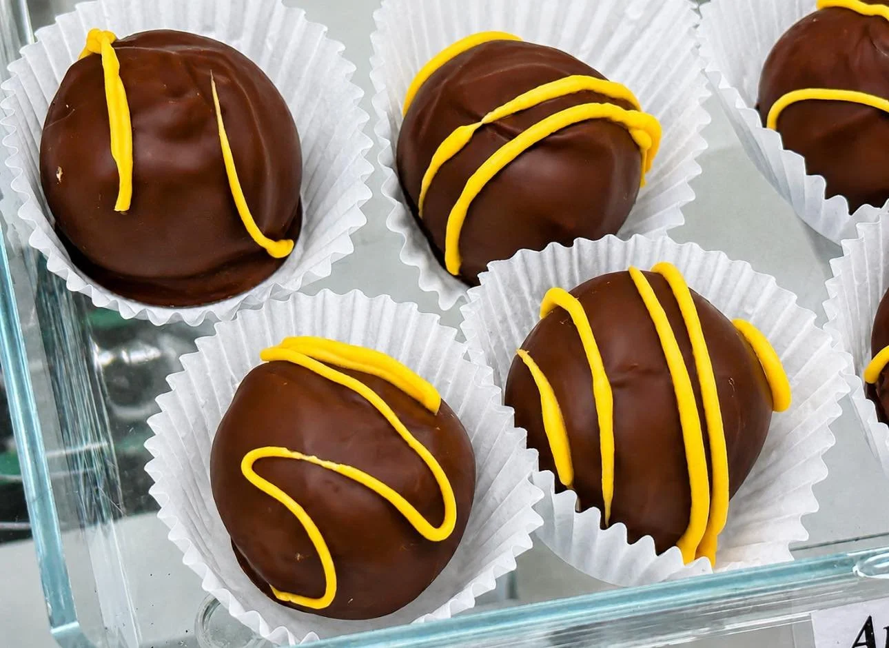 Our Amaretto Truffles are the perfect blend of rich chocolate and smooth amaretto flavor, hand-crafted for those who appreciate a little something special!

Stop by this week and try something new. 
.
.
#bellbrookchocolates #heavenlyhanddippedchocola