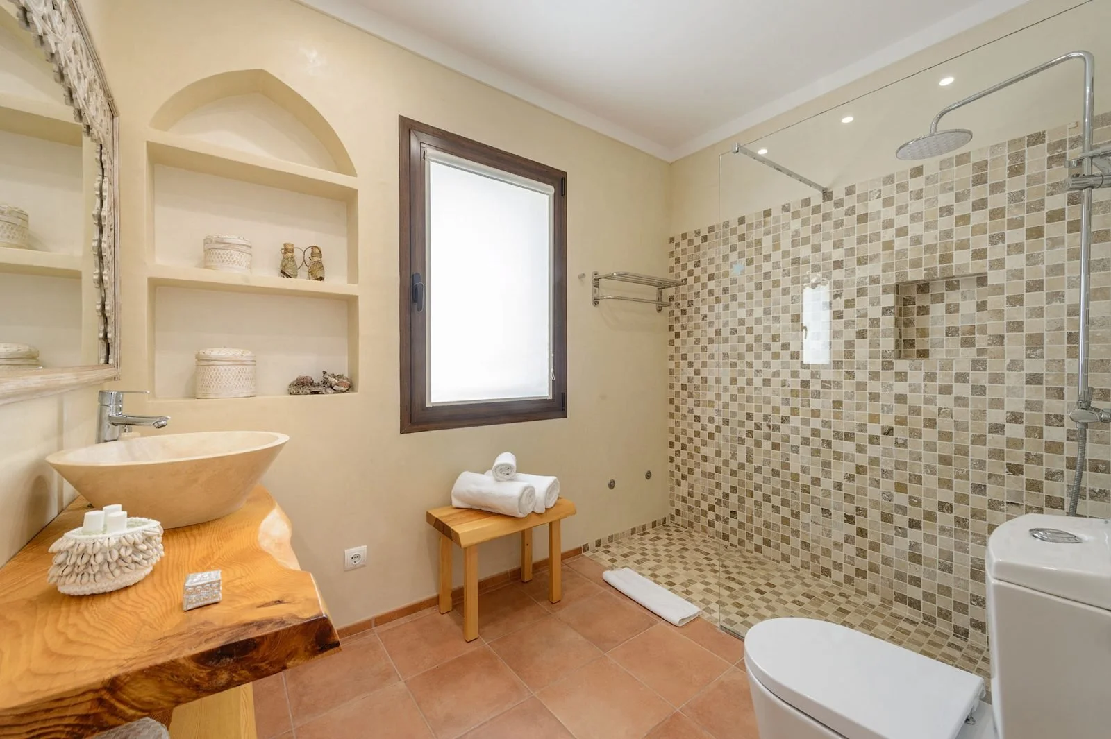 Example ensuite bathroom in the main villa, not the casita