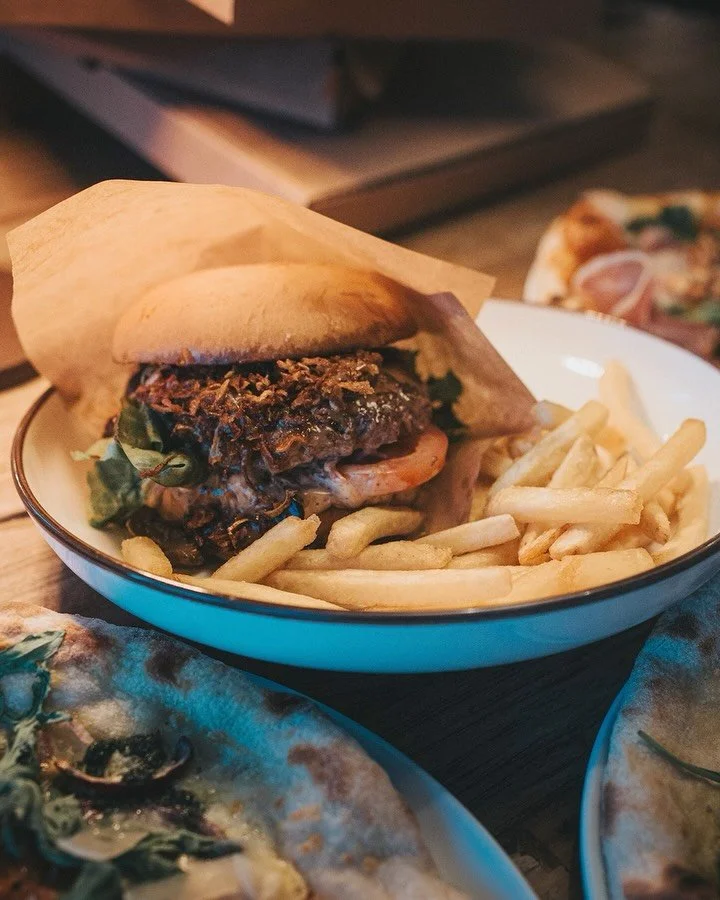 Brugercravings? We got you😉

Nyt den her, eller ta med lykken hjem✨

Ring oss p&aring;
477 51 969
For &aring; f&aring; deg et bord😊