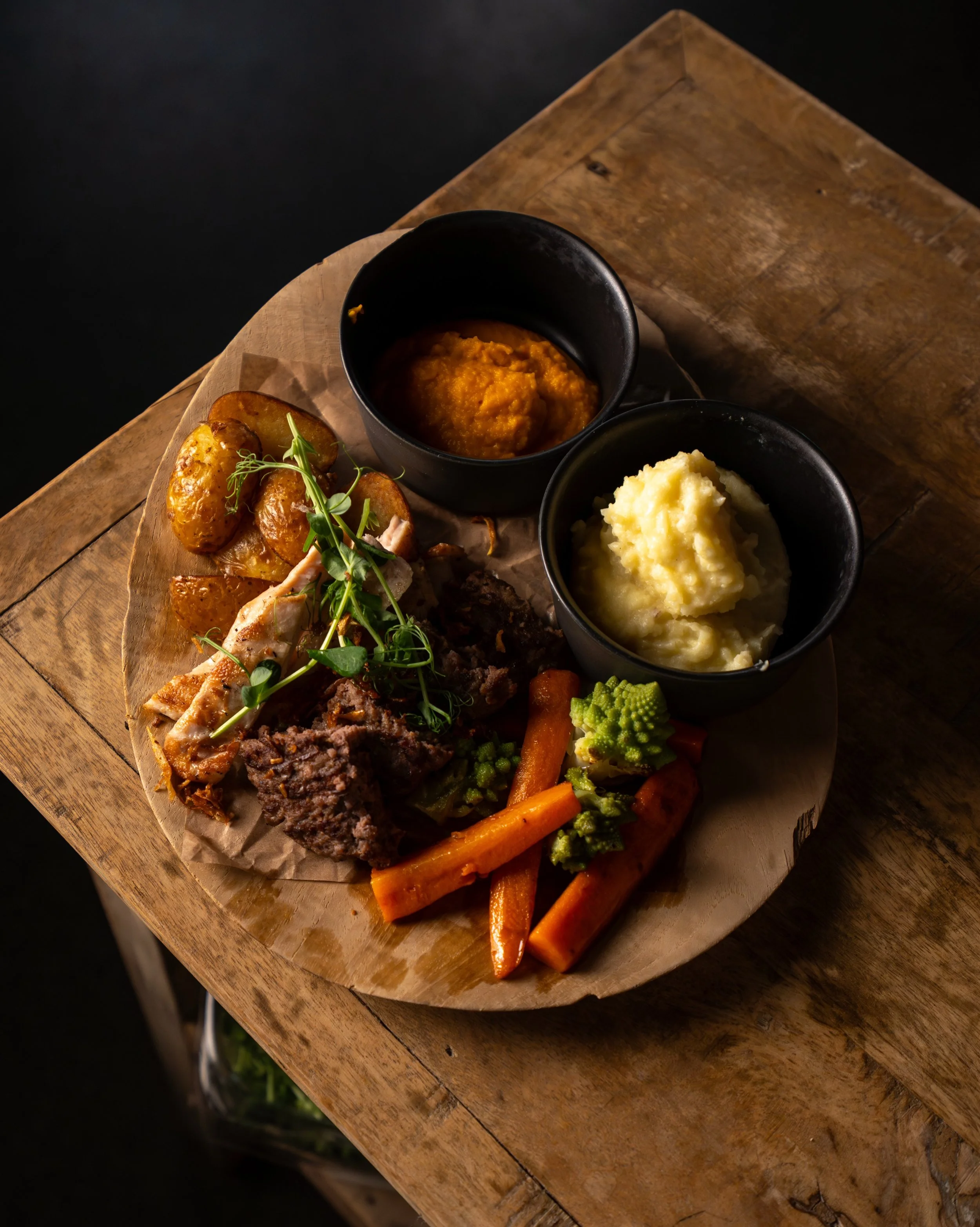 Compagnie presenterer noen av v&aring;re favoritter ✨

P&aring; v&aring;r hovedrettmeny finner du blant annet Osso Bucco 🥩
Langtidskokt italiensk gryte med m&oslash;r kalveknoke og rotgr&oslash;nnsaker.

Dersom du fristes av noe litt mindre, kan vi 