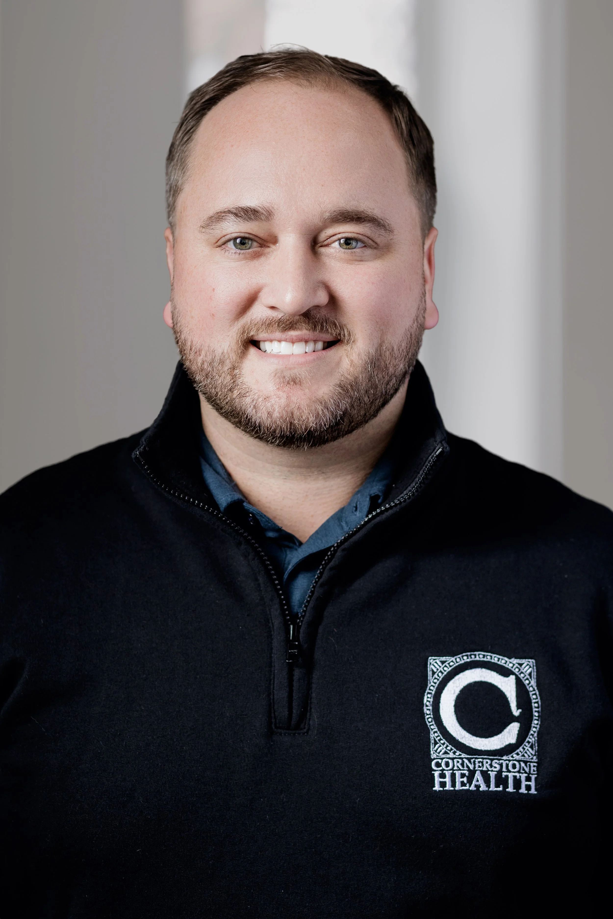 male-chiropractor-headshot-evanston.jpg
