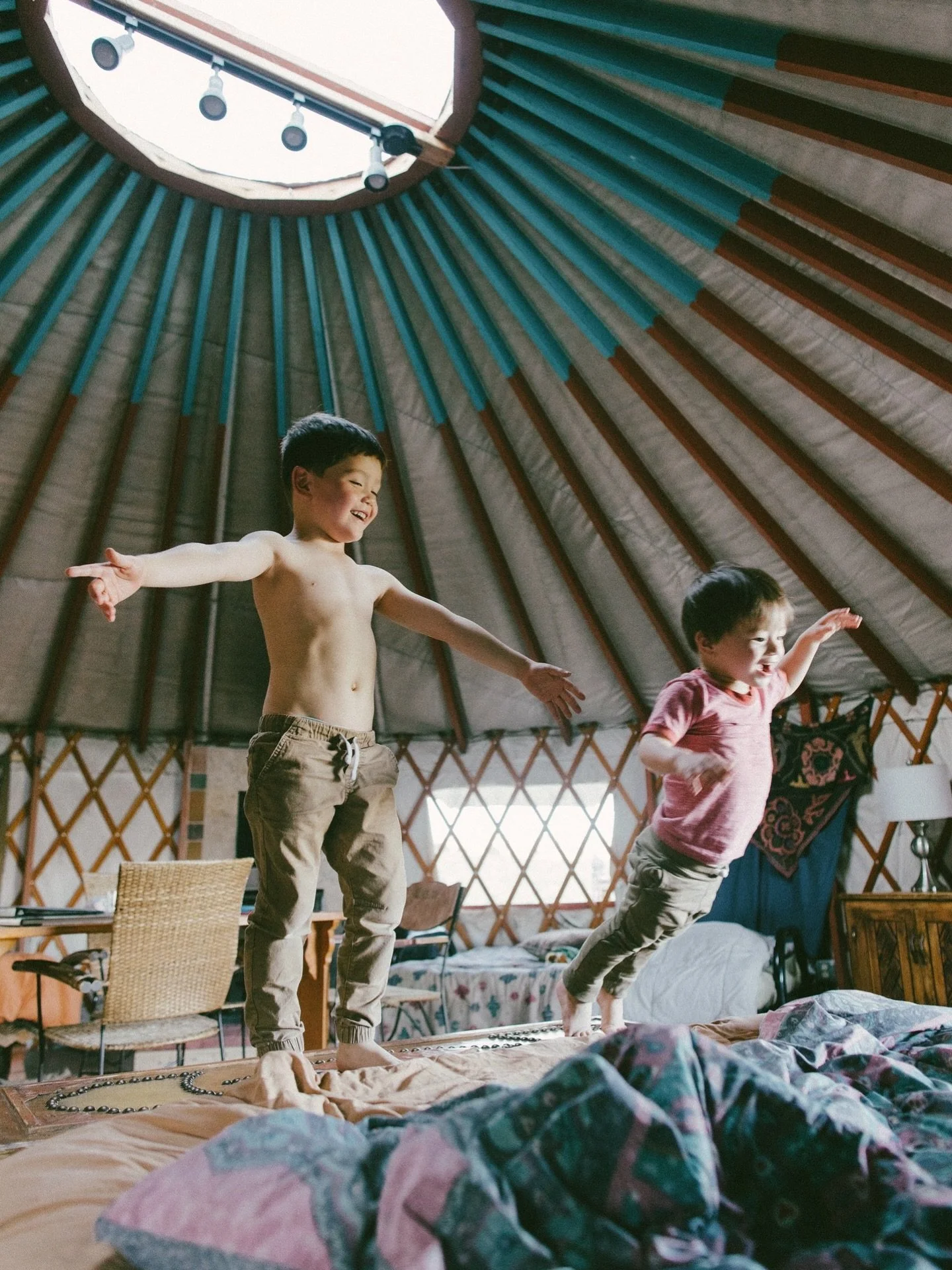 Hi friends!  Over the past few months I&rsquo;ve been working on a new website and an evolution in how I approach family and newborn sessions. (New Website link in bio ☺️)

My hope is that this way of working creates images that feel honest, familiar