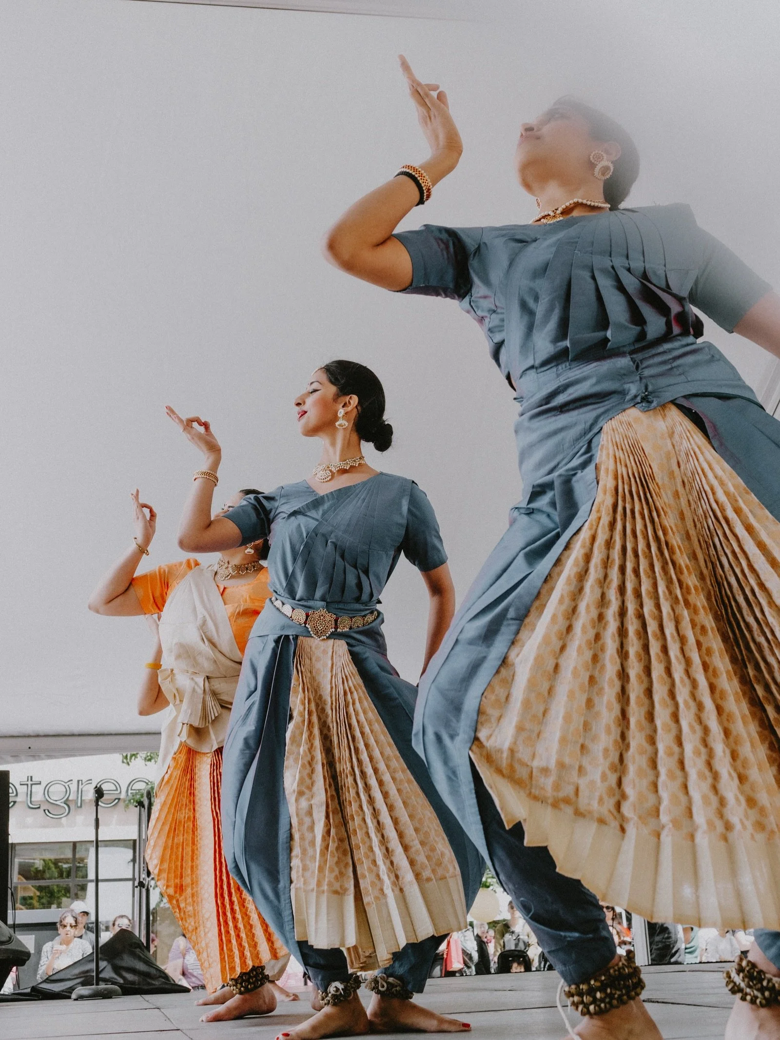 Umbrella Festival 2026! @evanstonaspa 
Featuring:
@kalapriyachicago 
@filipinoschoolchicago 
@airfitwinnetka 
@communitycreamery 
@pinoygrillchicago_ah 
@filamstorylady 
@studio_geri